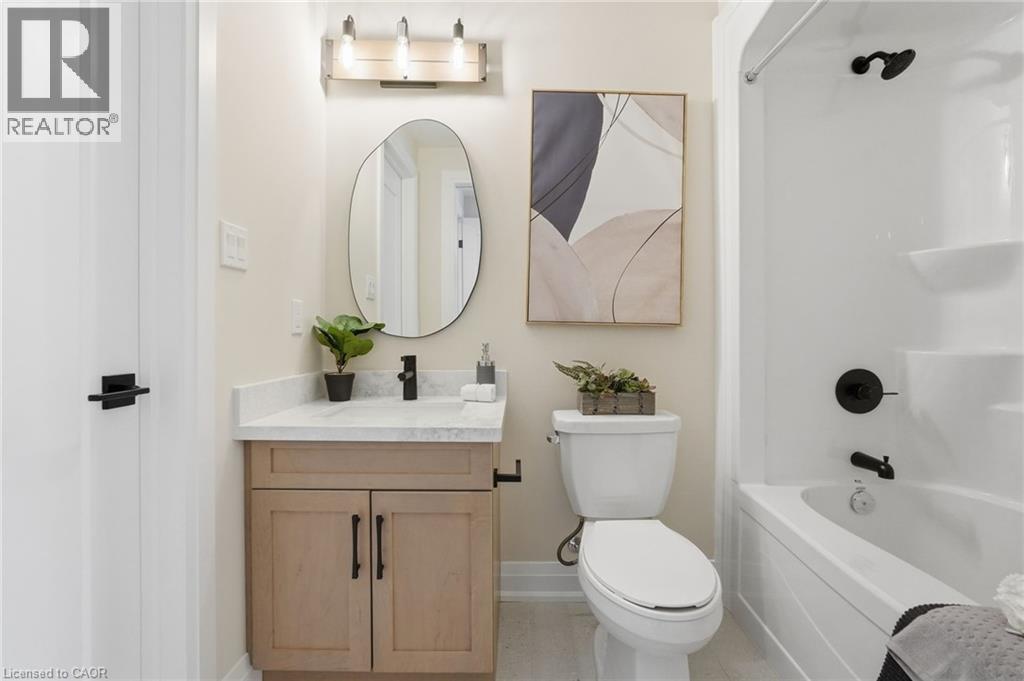 7 Bartlett Avenue, Grimsby, ON - Indoor Photo Showing Bathroom
