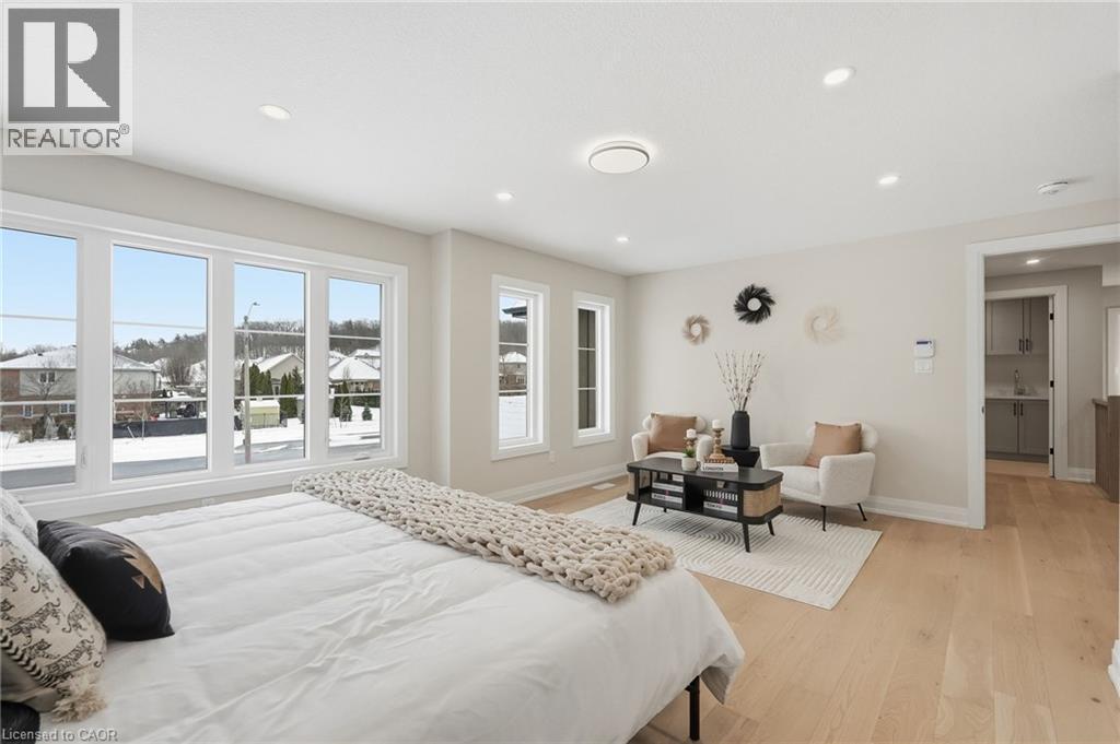 7 Bartlett Avenue, Grimsby, ON - Indoor Photo Showing Bedroom