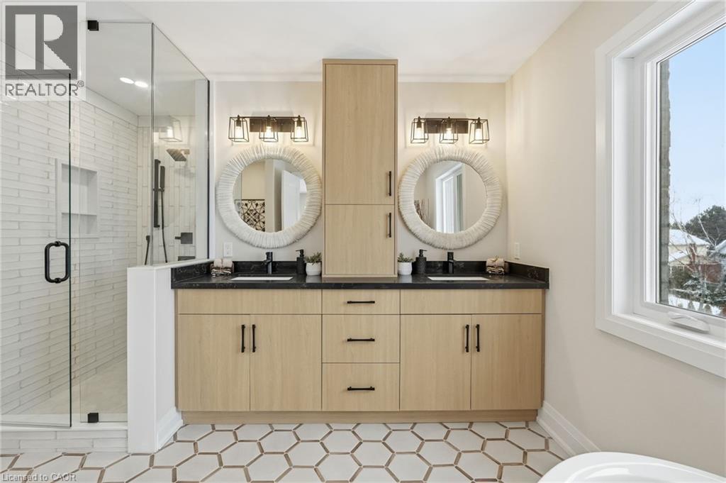 7 Bartlett Avenue, Grimsby, ON - Indoor Photo Showing Bathroom