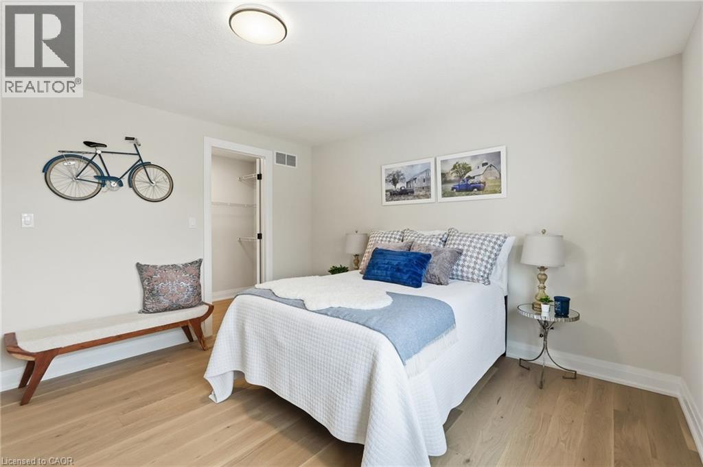 7 Bartlett Avenue, Grimsby, ON - Indoor Photo Showing Bedroom