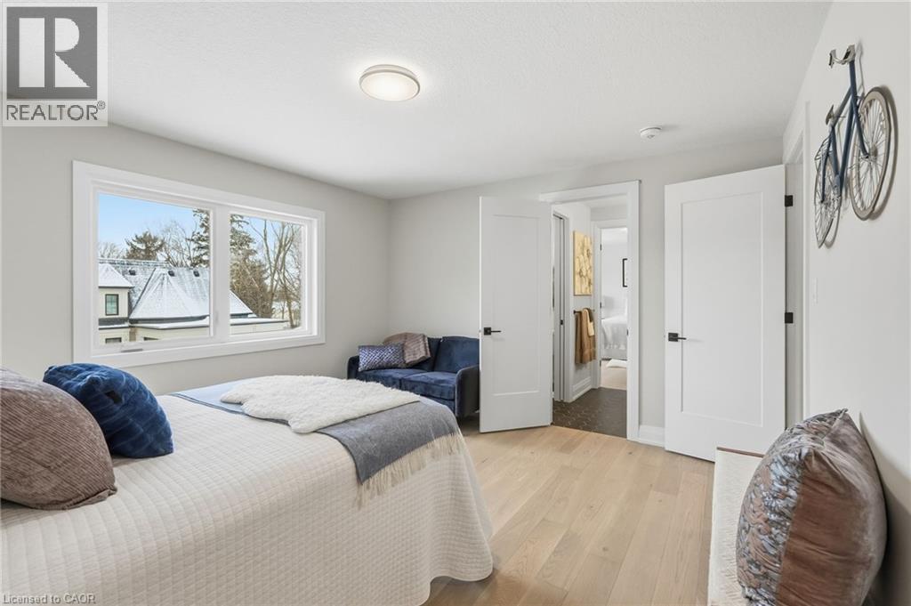 7 Bartlett Avenue, Grimsby, ON - Indoor Photo Showing Bedroom