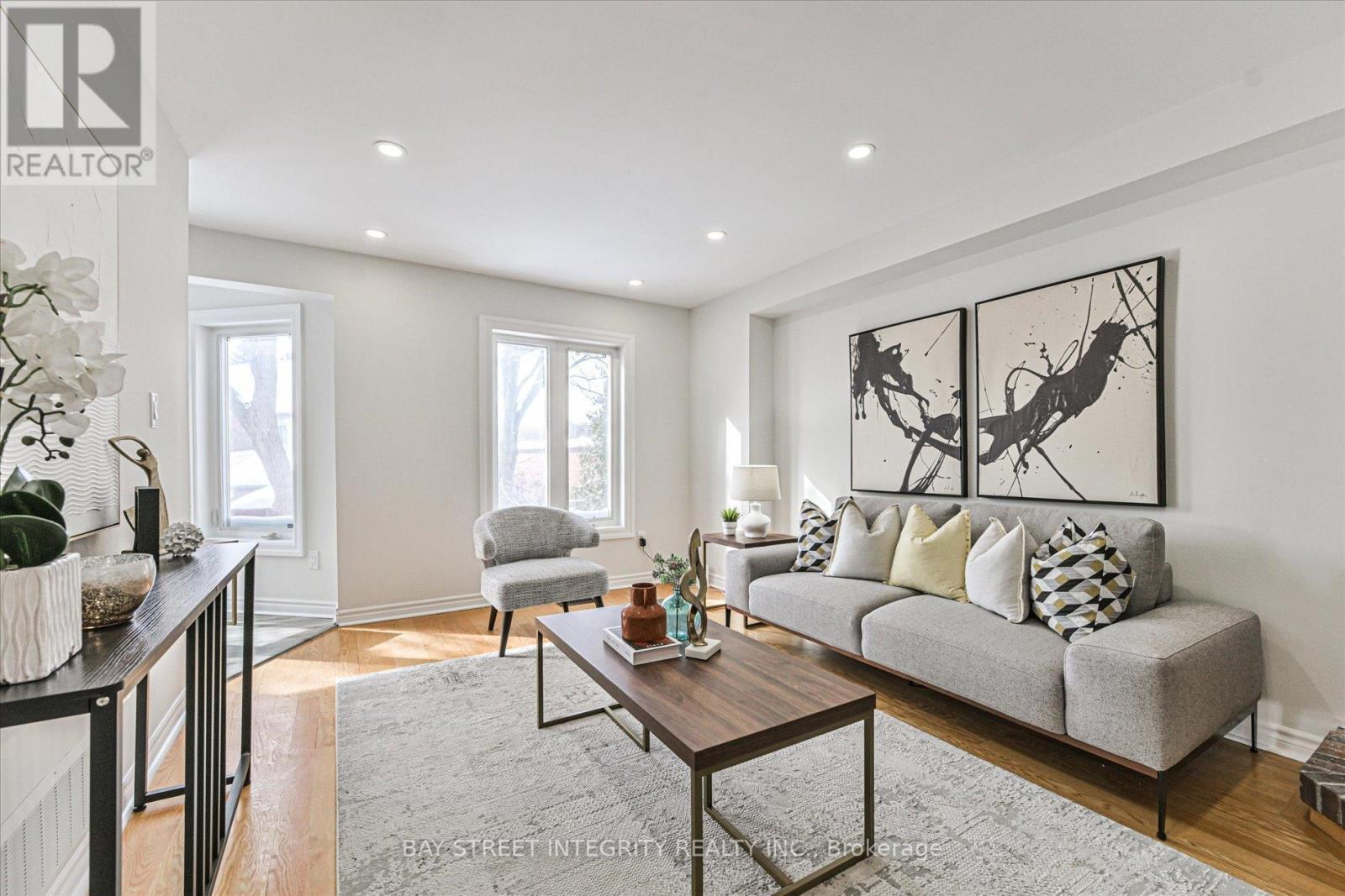 28 Carnforth Drive, Markham, ON - Indoor Photo Showing Living Room