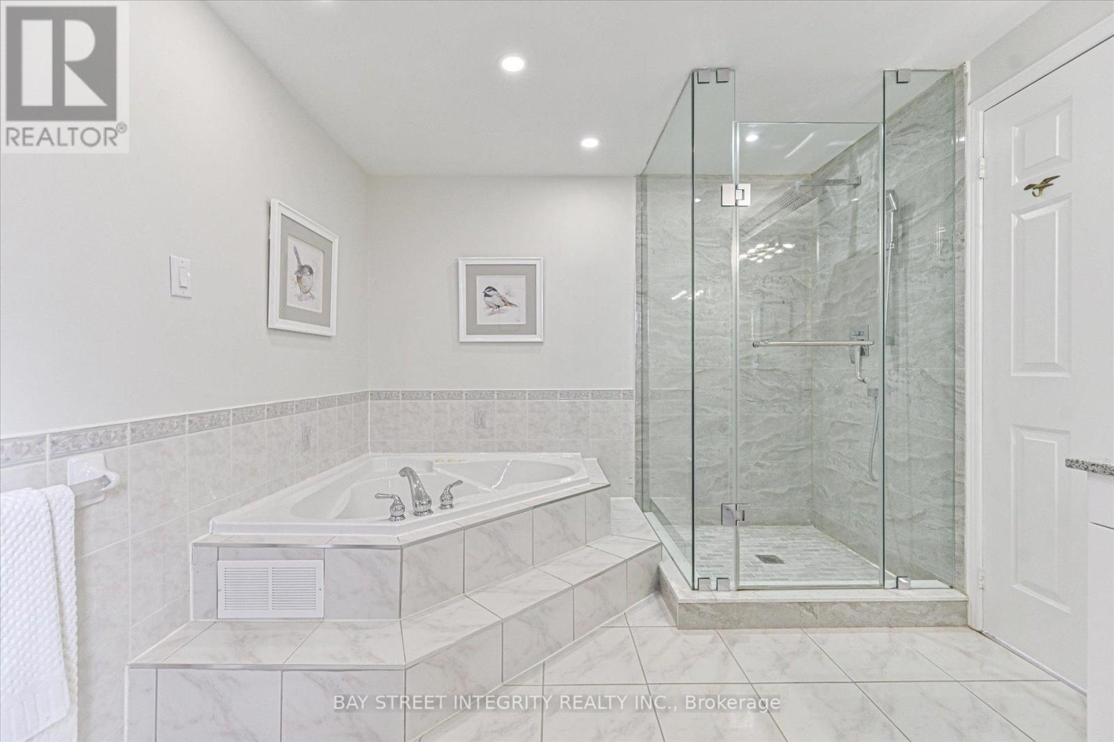 28 Carnforth Drive, Markham, ON - Indoor Photo Showing Bathroom