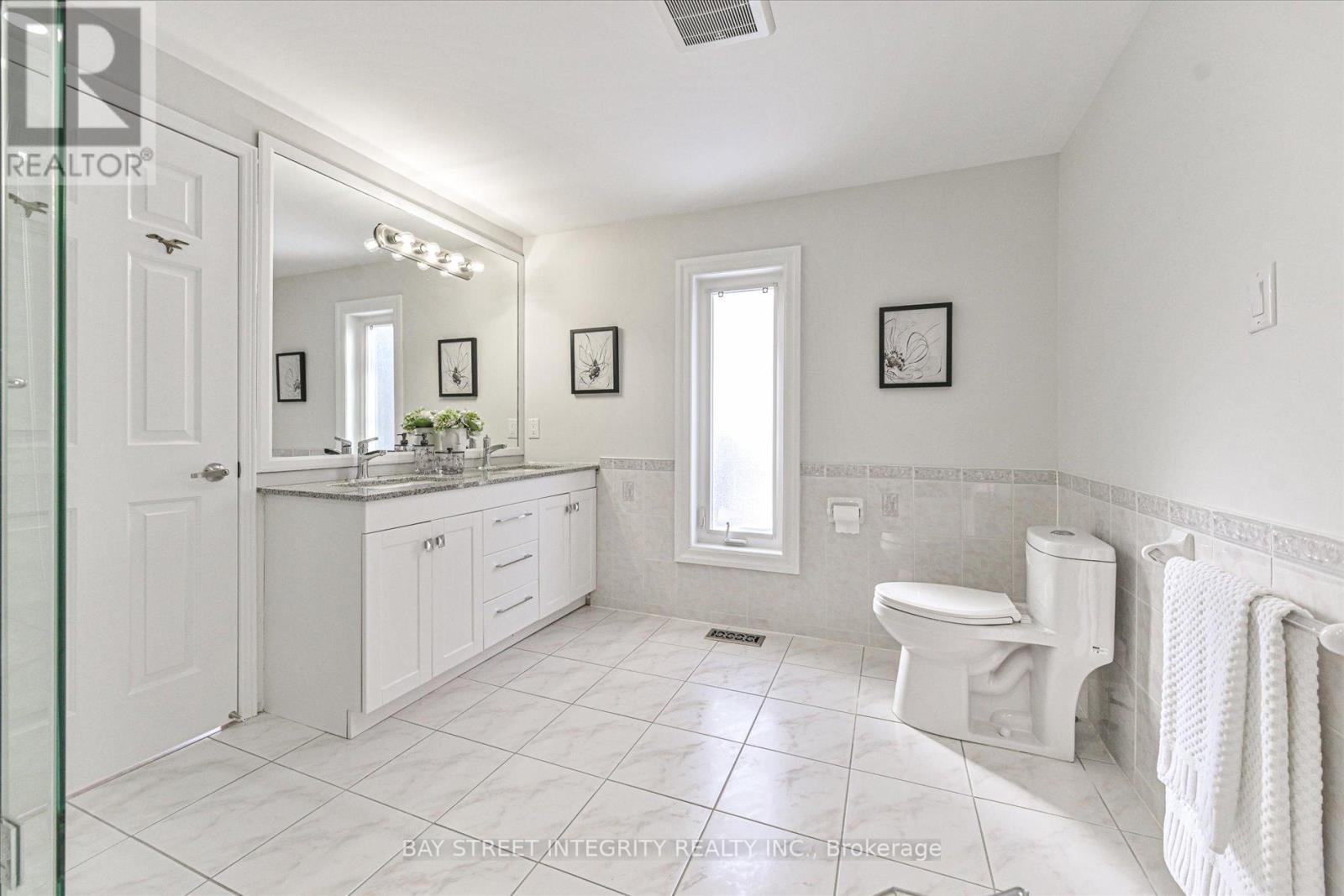 28 Carnforth Drive, Markham, ON - Indoor Photo Showing Bathroom