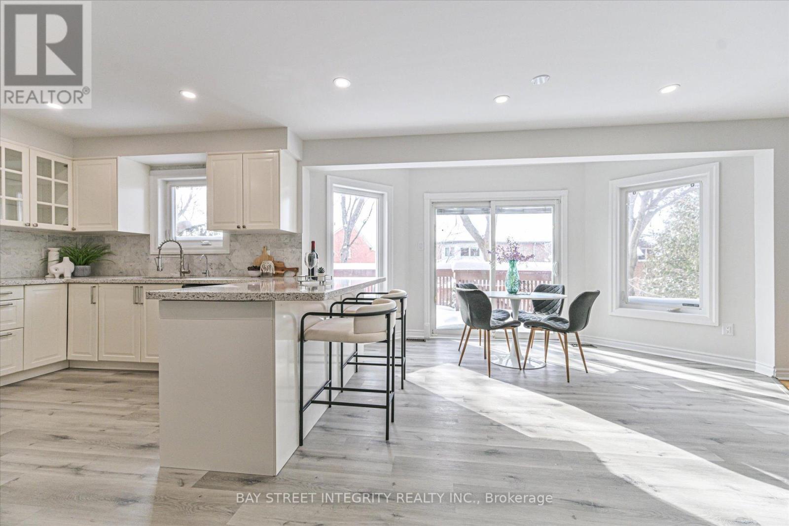 28 Carnforth Drive, Markham, ON - Indoor Photo Showing Kitchen With Upgraded Kitchen