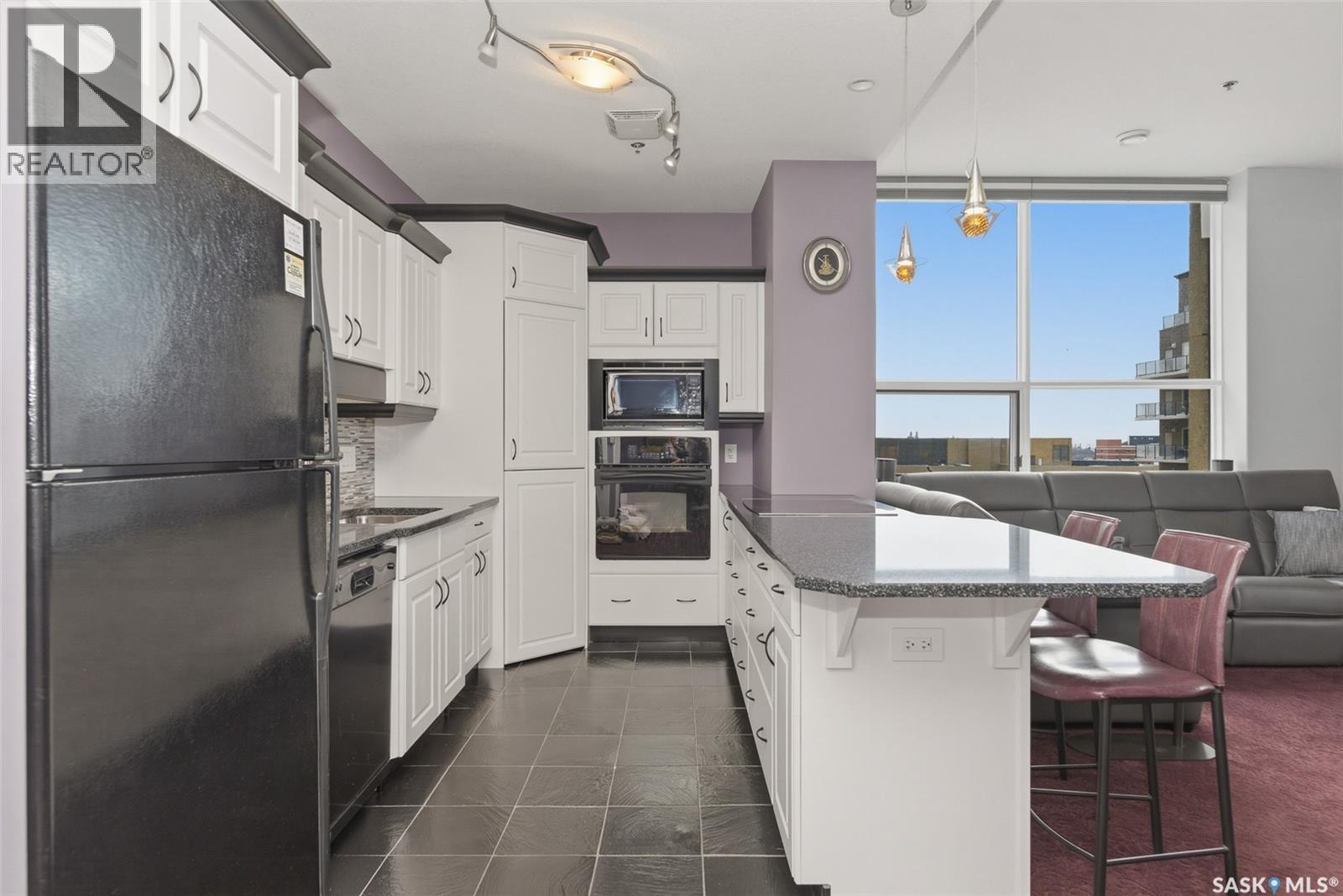 805 1901 Victoria Avenue, Regina, SK - Indoor Photo Showing Kitchen