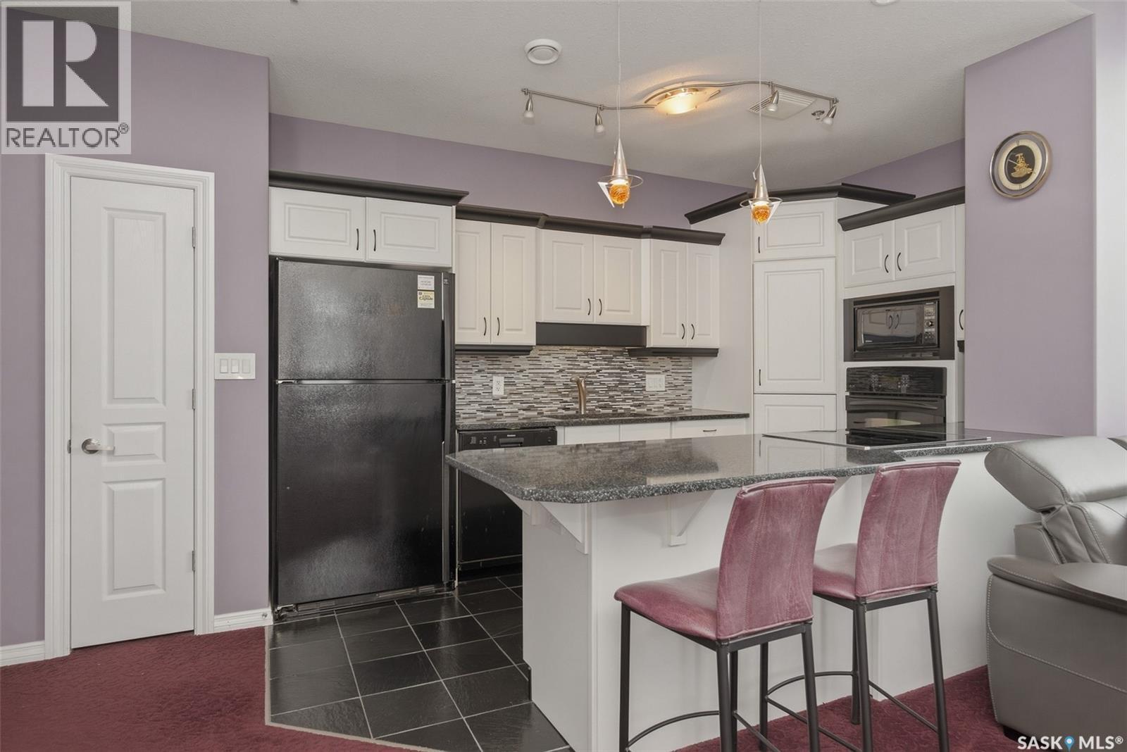 805 1901 Victoria Avenue, Regina, SK - Indoor Photo Showing Kitchen