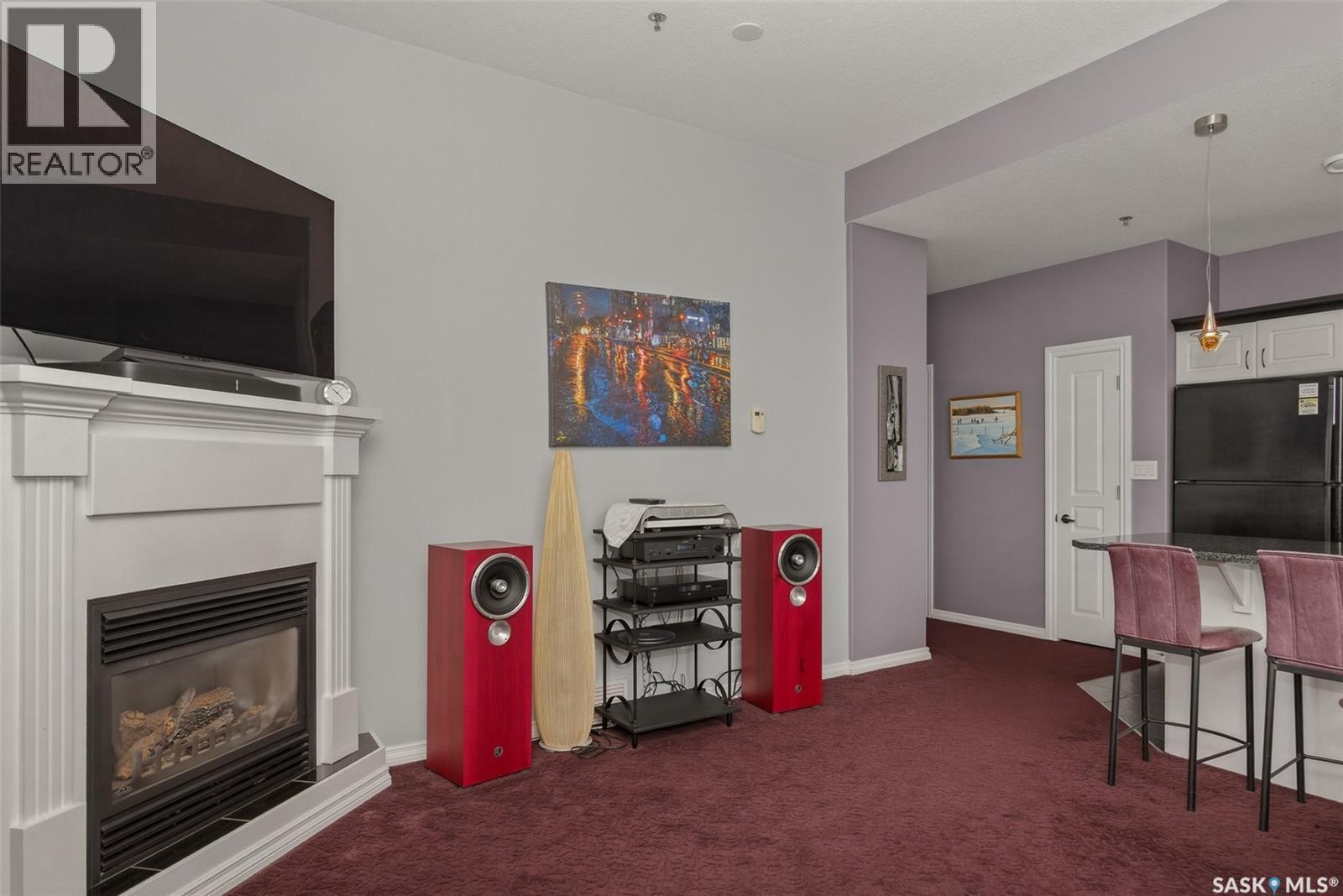 805 1901 Victoria Avenue, Regina, SK - Indoor Photo Showing Living Room With Fireplace