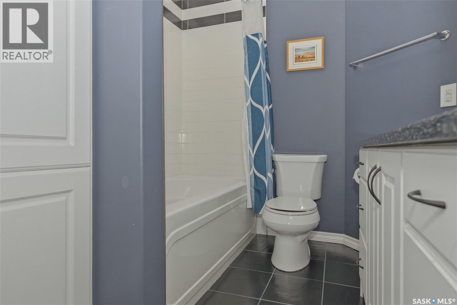 805 1901 Victoria Avenue, Regina, SK - Indoor Photo Showing Bathroom