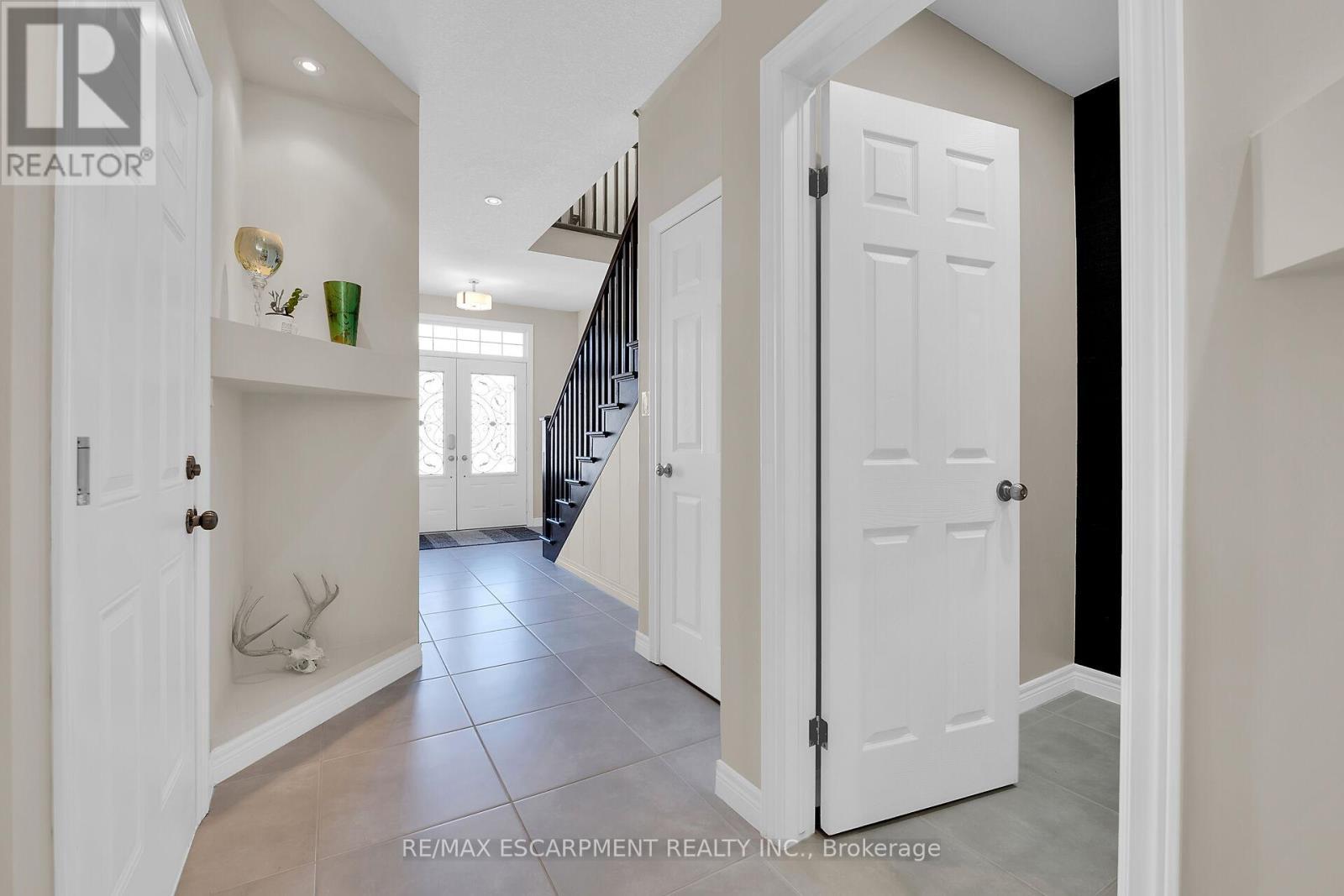 8 Chartwell Circle, Hamilton, ON - Indoor Photo Showing Other Room