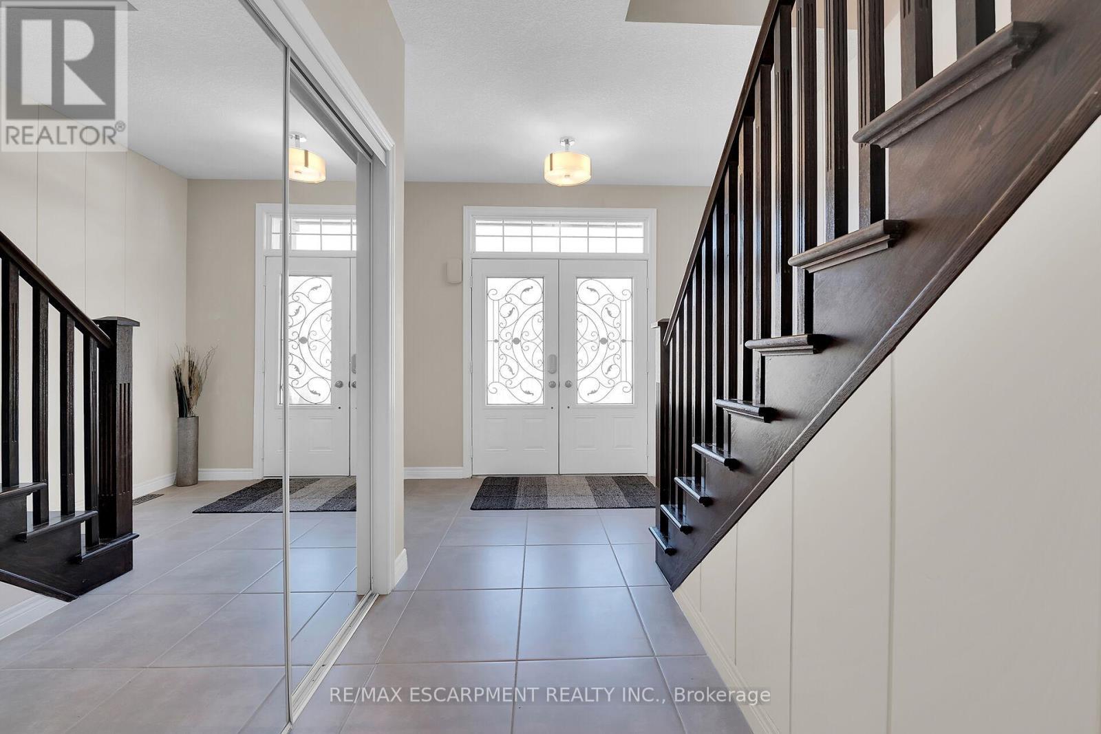 8 Chartwell Circle, Hamilton, ON - Indoor Photo Showing Other Room