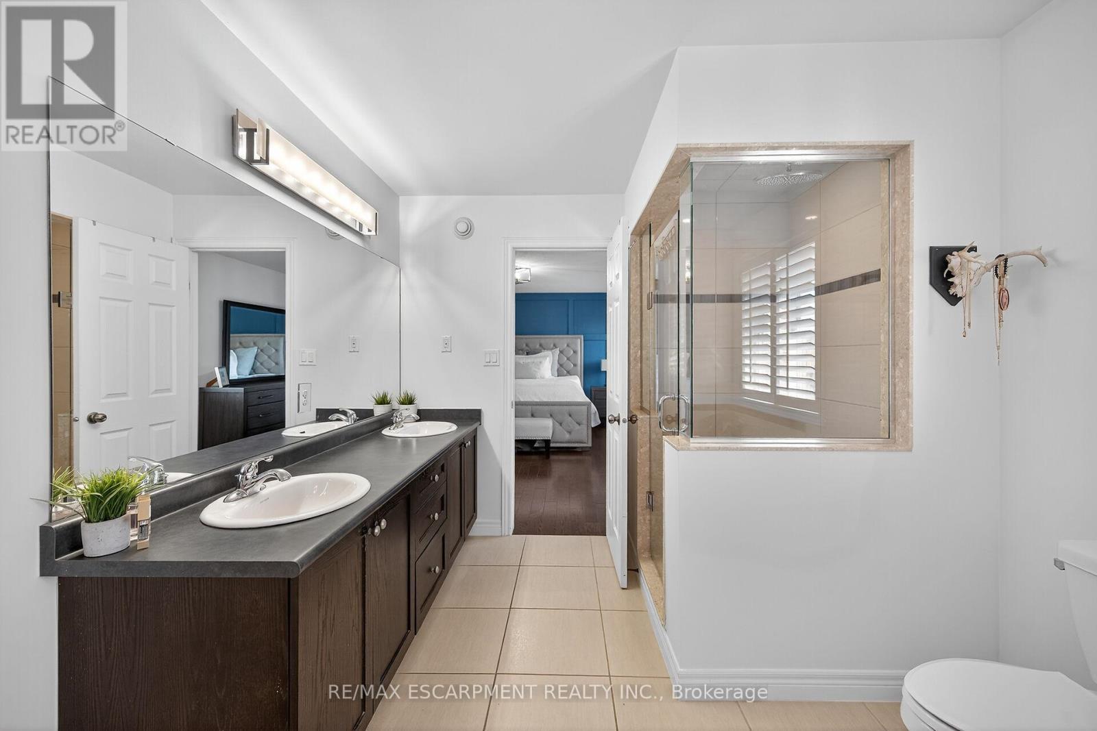 8 Chartwell Circle, Hamilton, ON - Indoor Photo Showing Bathroom