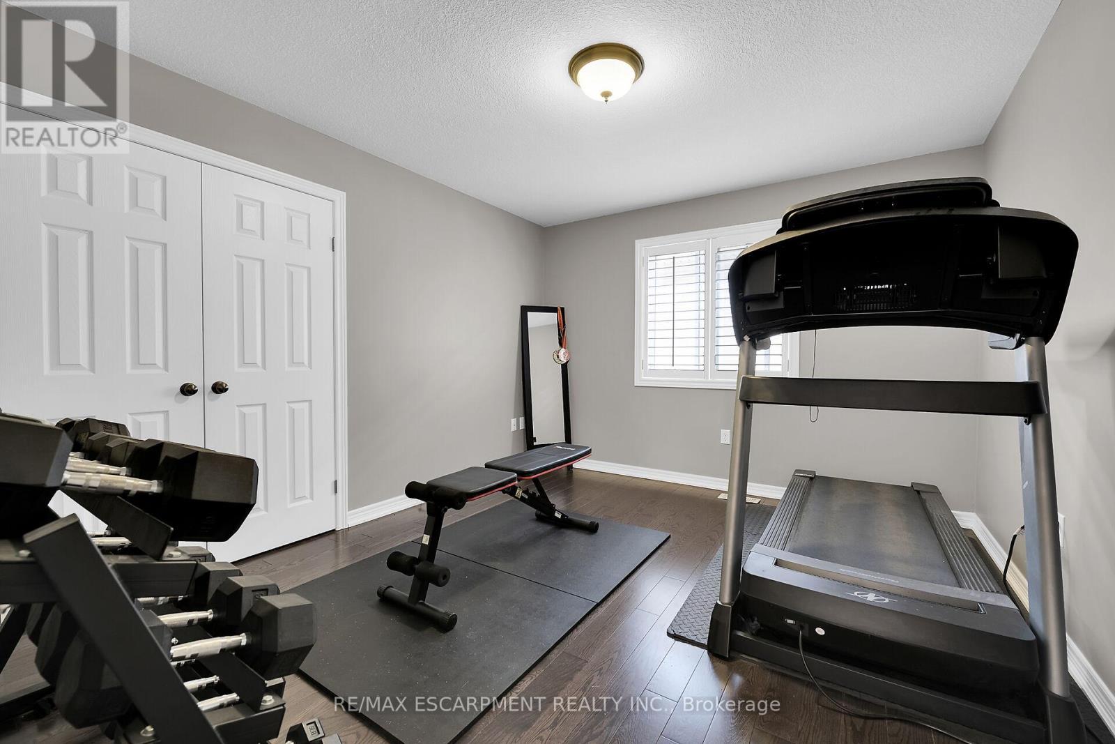8 Chartwell Circle, Hamilton, ON - Indoor Photo Showing Gym Room
