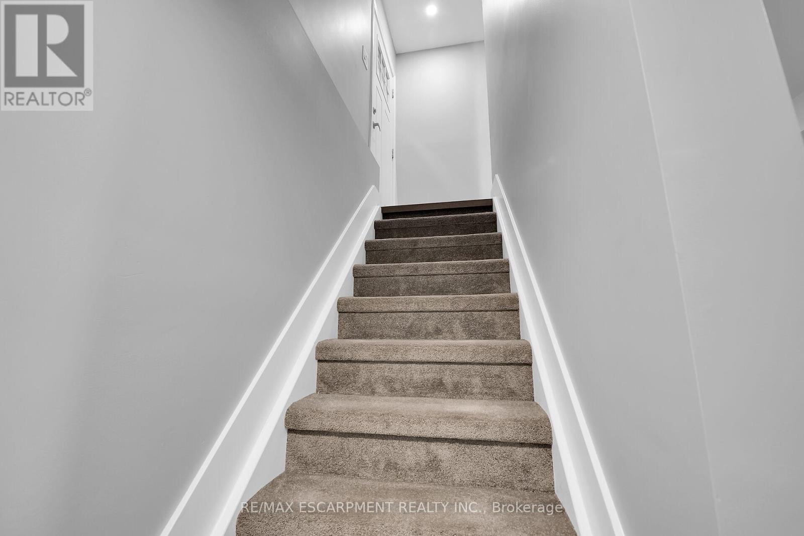 8 Chartwell Circle, Hamilton, ON - Indoor Photo Showing Other Room