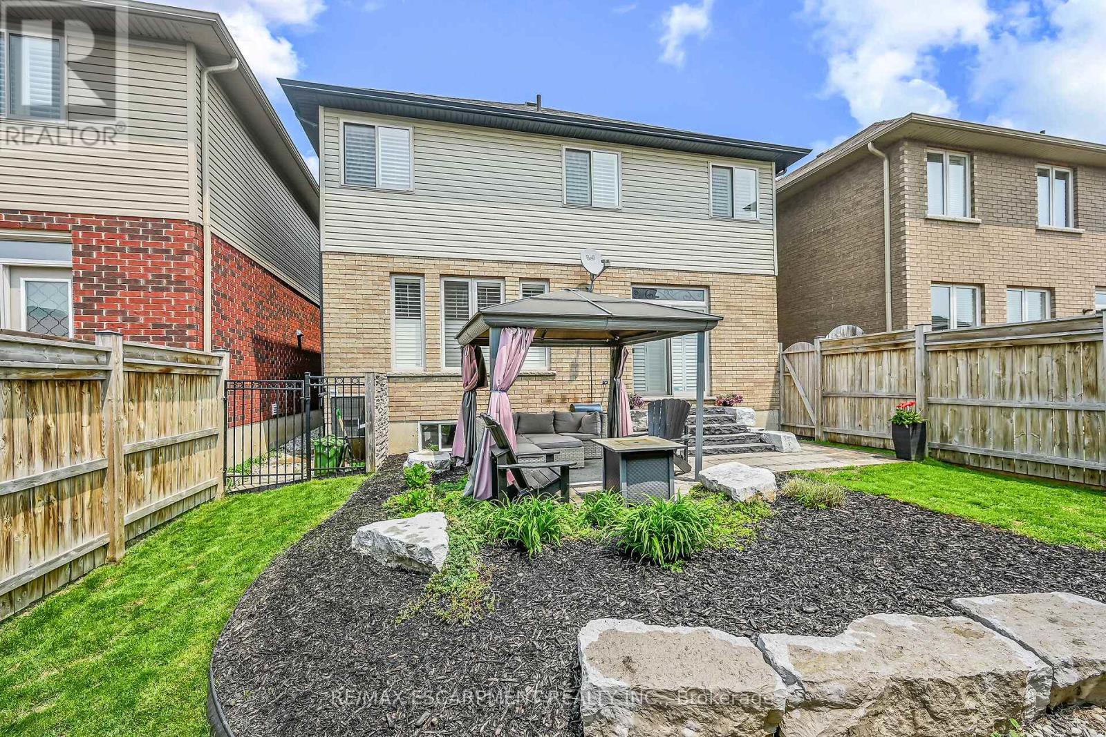 8 Chartwell Circle, Hamilton, ON - Outdoor With Exterior