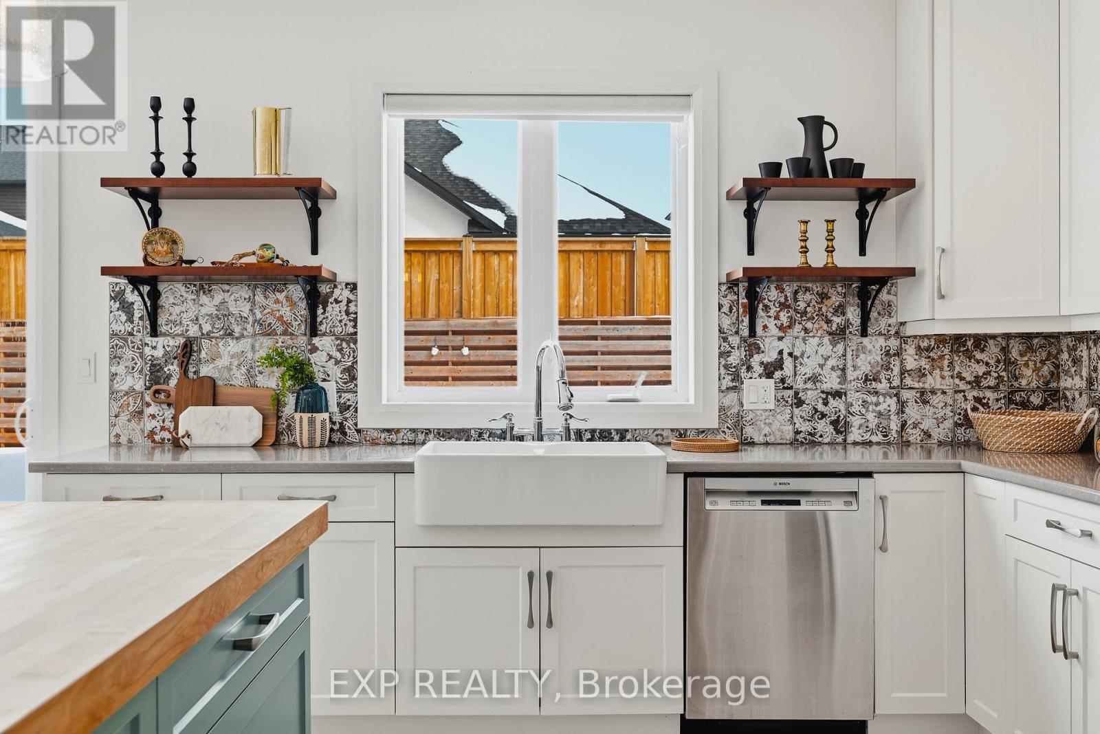 157 Ridgeview Drive, Mapleton, ON - Indoor Photo Showing Kitchen