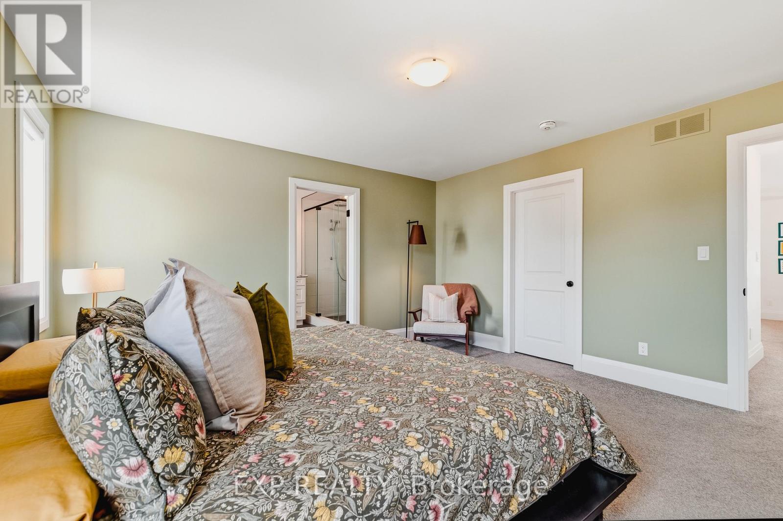 157 Ridgeview Drive, Mapleton, ON - Indoor Photo Showing Bedroom