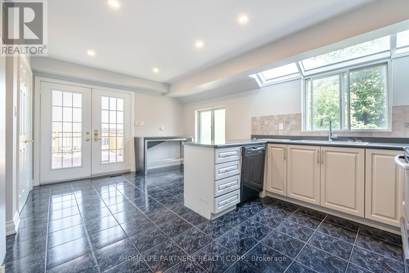 7930 Kipling Avenue, Vaughan, ON - Indoor Photo Showing Kitchen