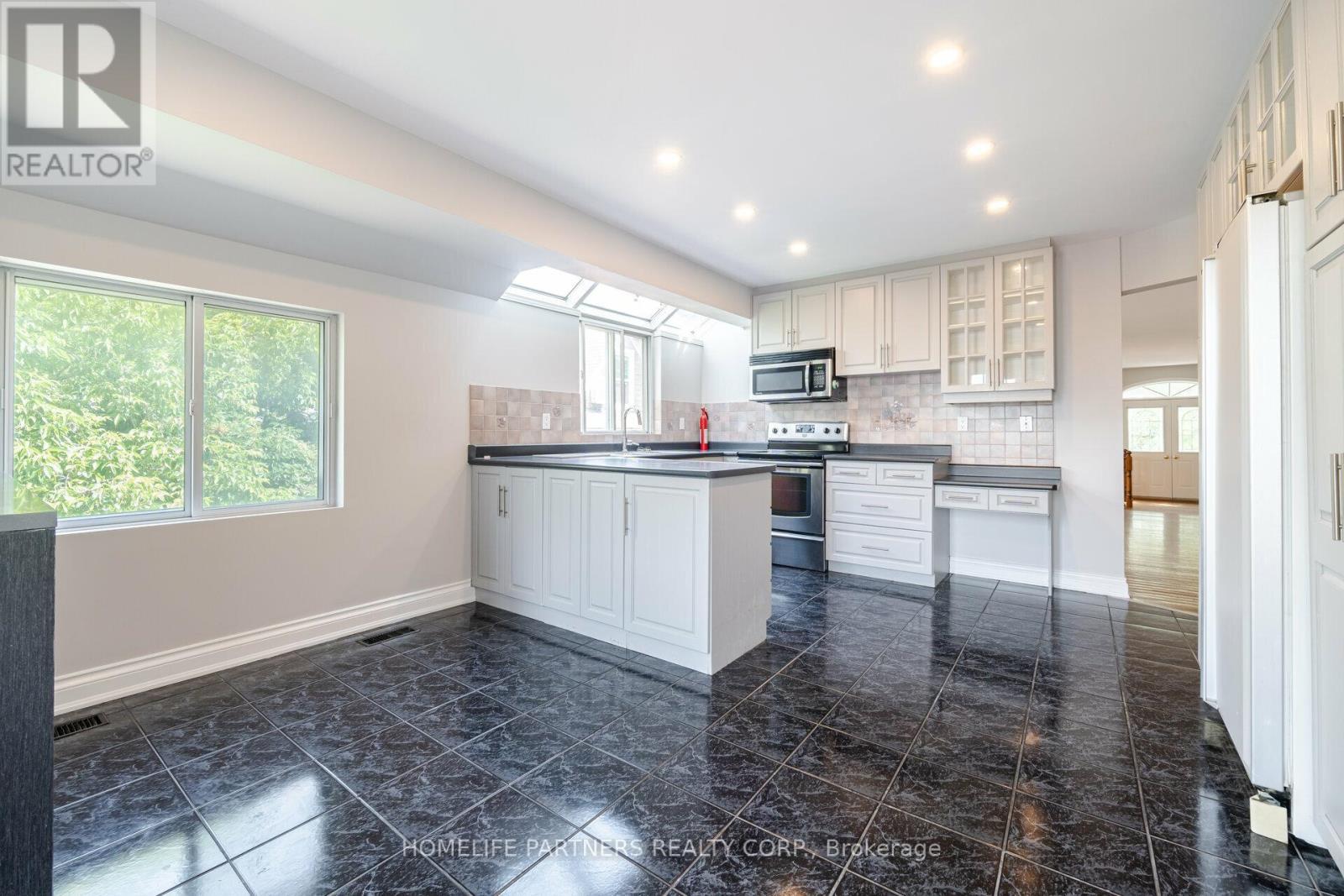 7930 Kipling Avenue, Vaughan, ON - Indoor Photo Showing Kitchen