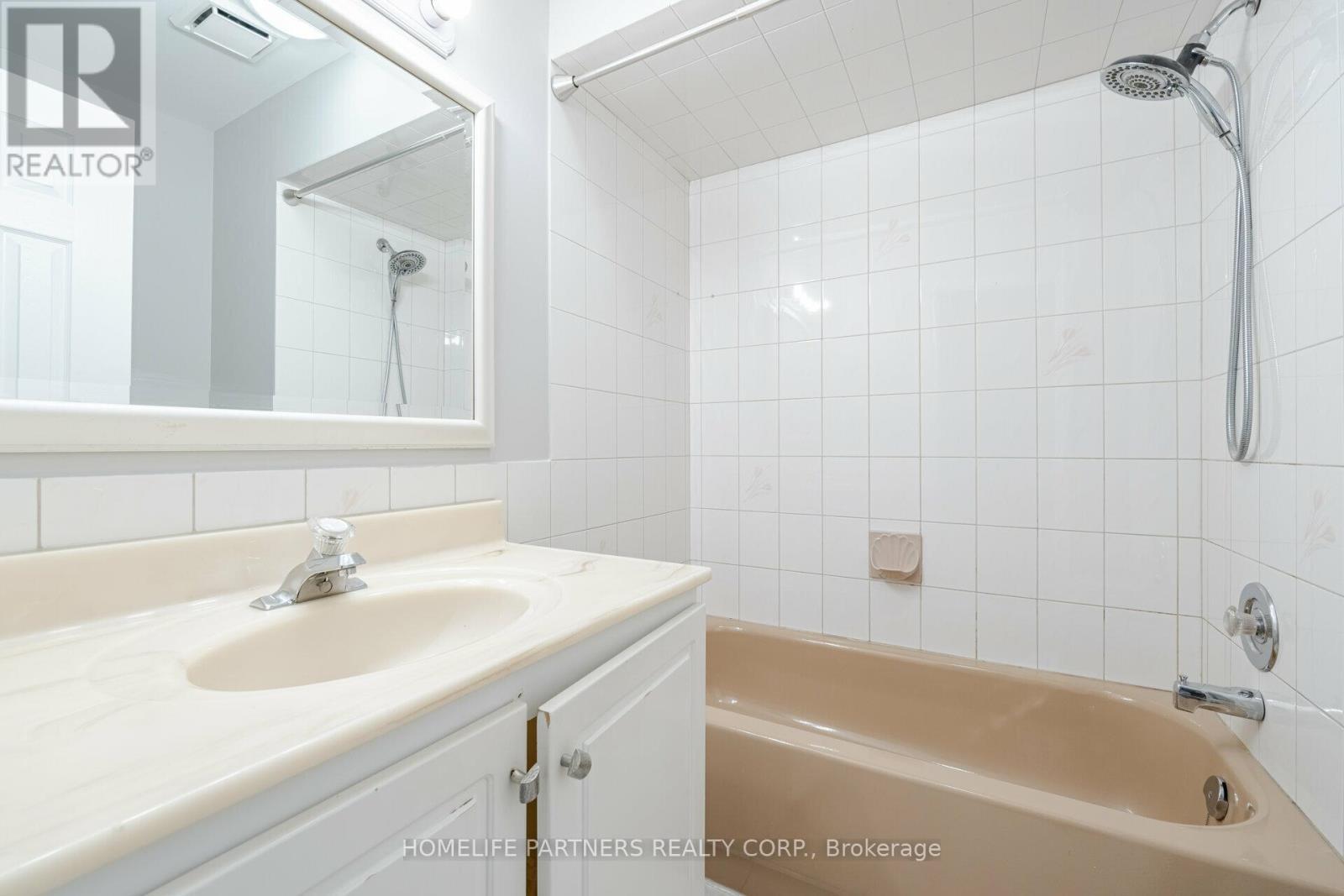 7930 Kipling Avenue, Vaughan, ON - Indoor Photo Showing Bathroom