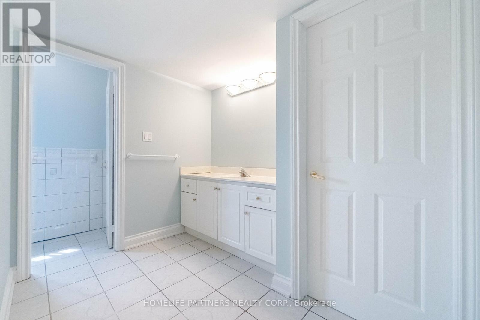7930 Kipling Avenue, Vaughan, ON - Indoor Photo Showing Bathroom