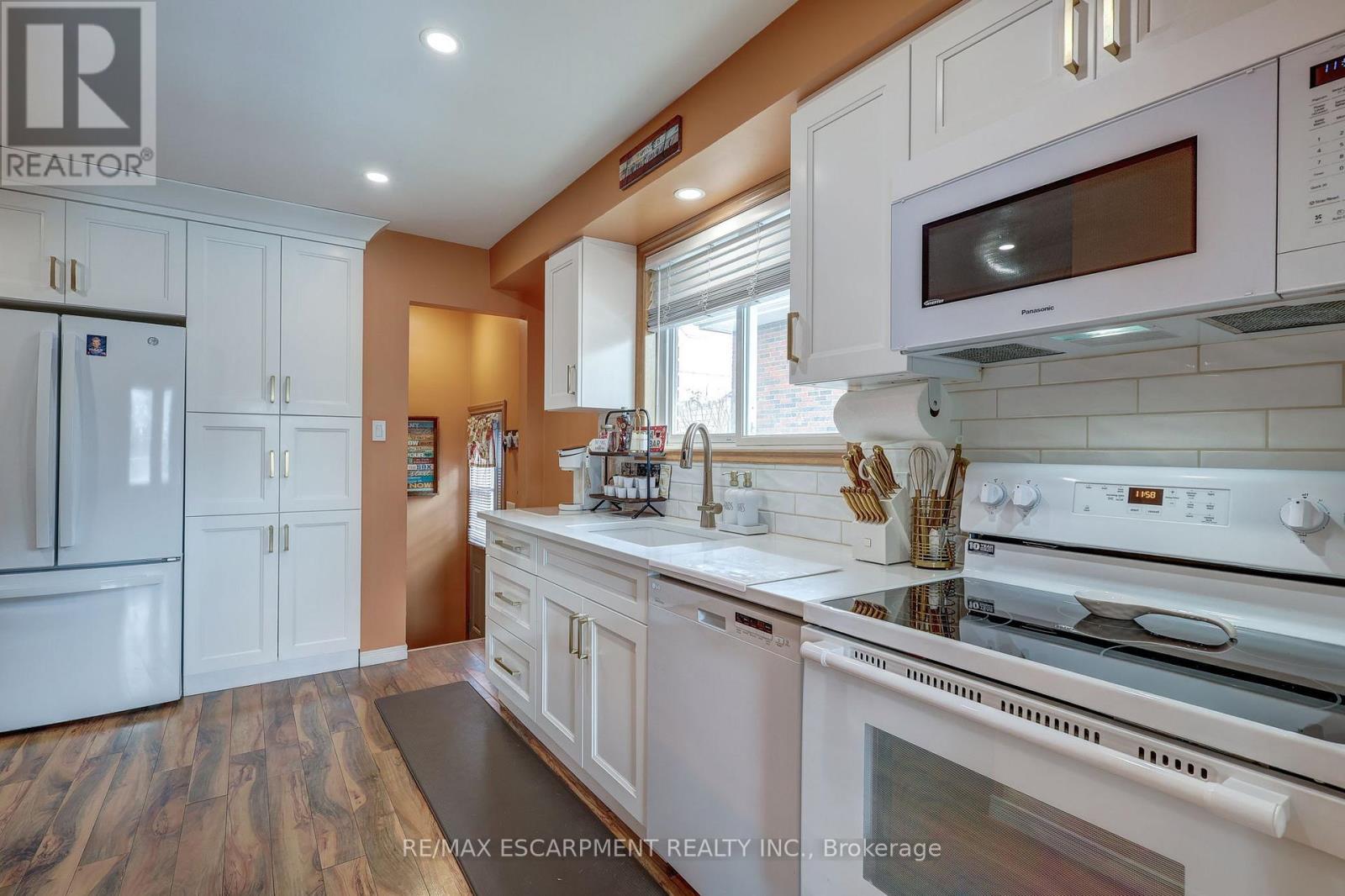 13 Rosemount Crescent, St. Thomas, ON - Indoor Photo Showing Kitchen