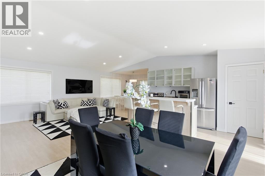 5372 Spruce Avenue, Burlington, ON - Indoor Photo Showing Dining Room