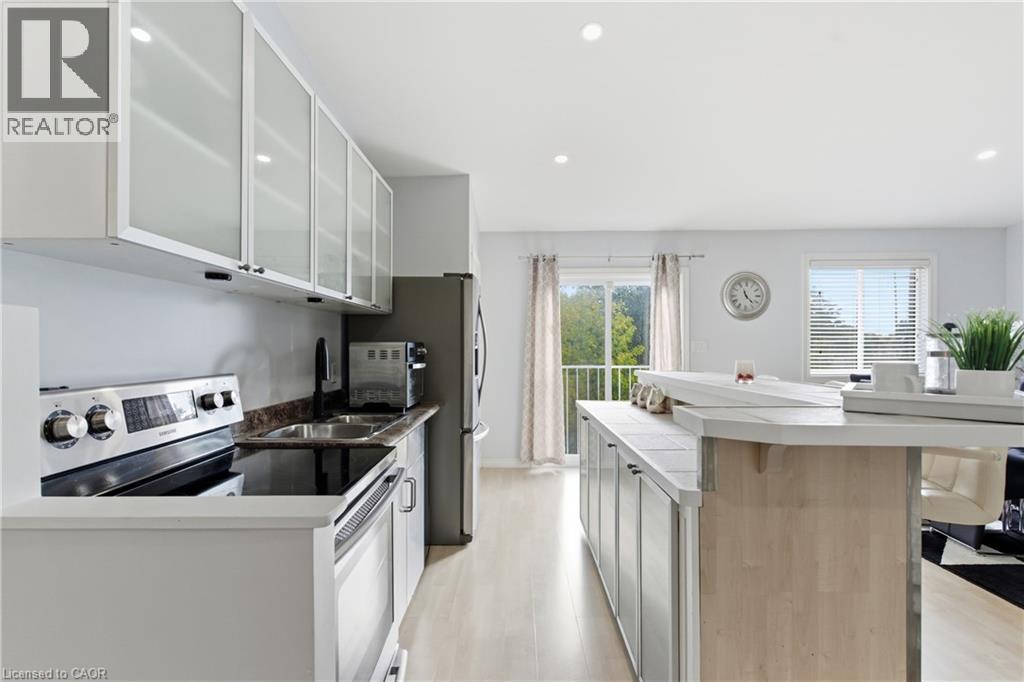 5372 Spruce Avenue, Burlington, ON - Indoor Photo Showing Kitchen