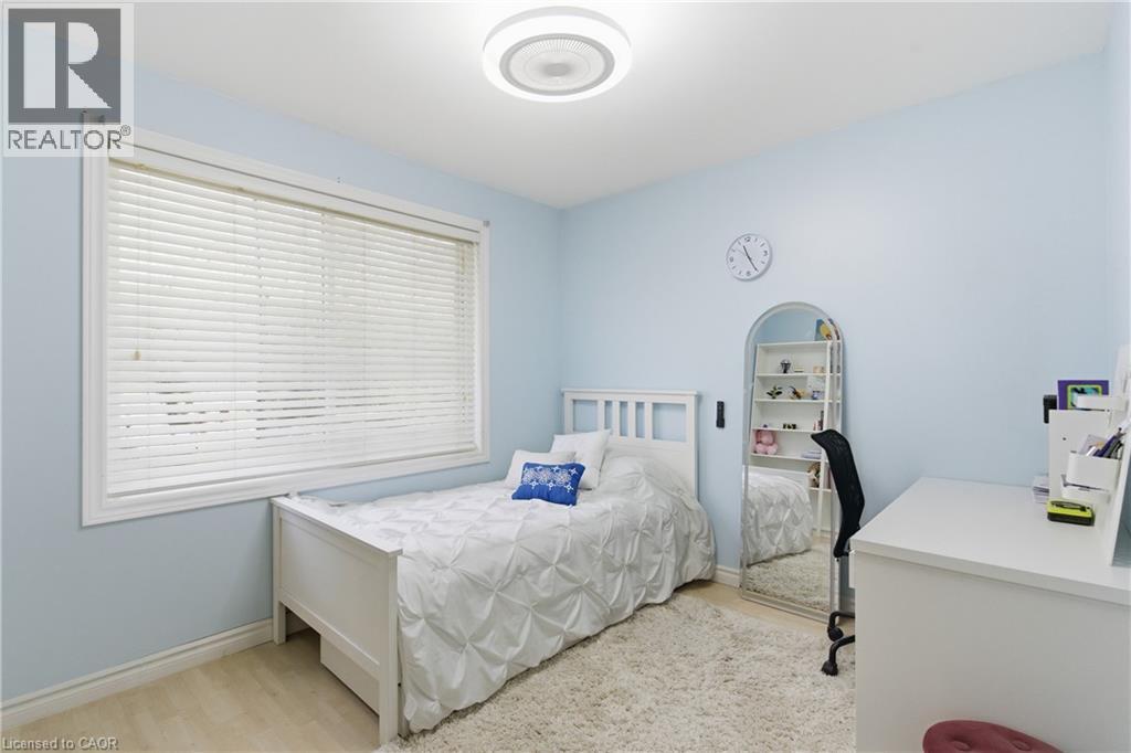 5372 Spruce Avenue, Burlington, ON - Indoor Photo Showing Bedroom
