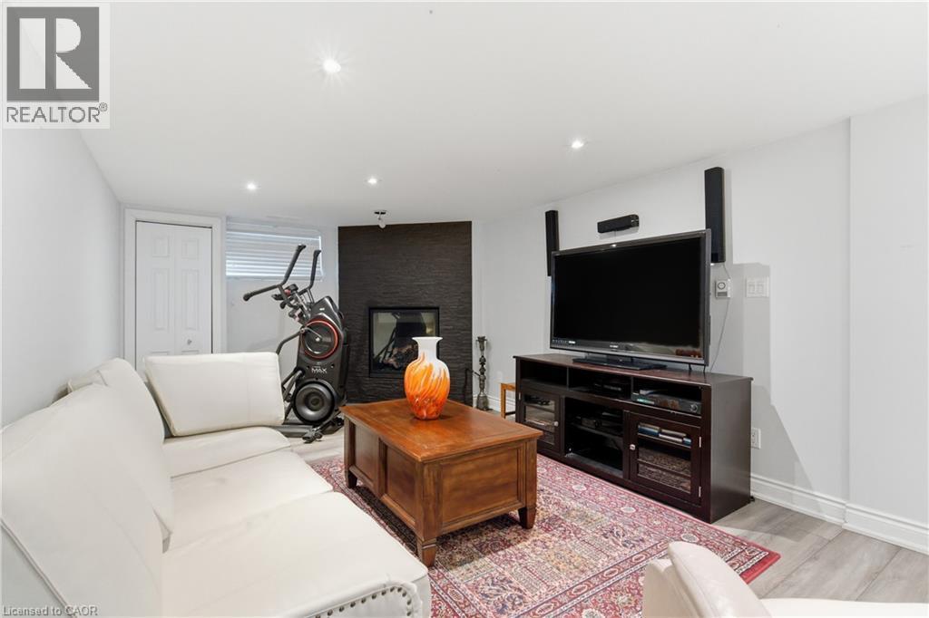 5372 Spruce Avenue, Burlington, ON - Indoor