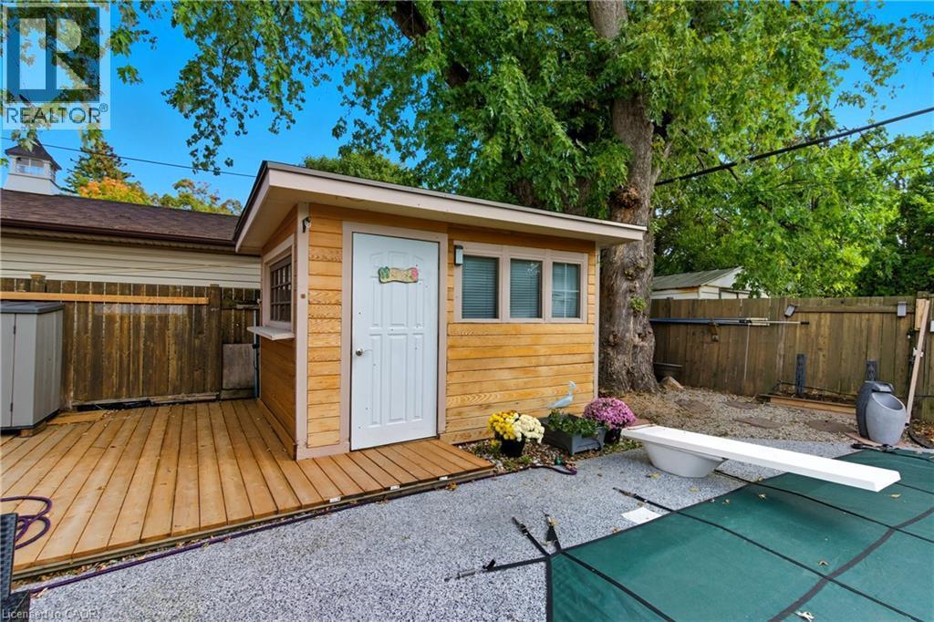 5372 Spruce Avenue, Burlington, ON - Outdoor