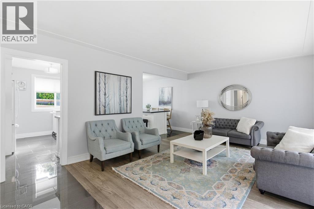 5372 Spruce Avenue, Burlington, ON - Indoor Photo Showing Living Room