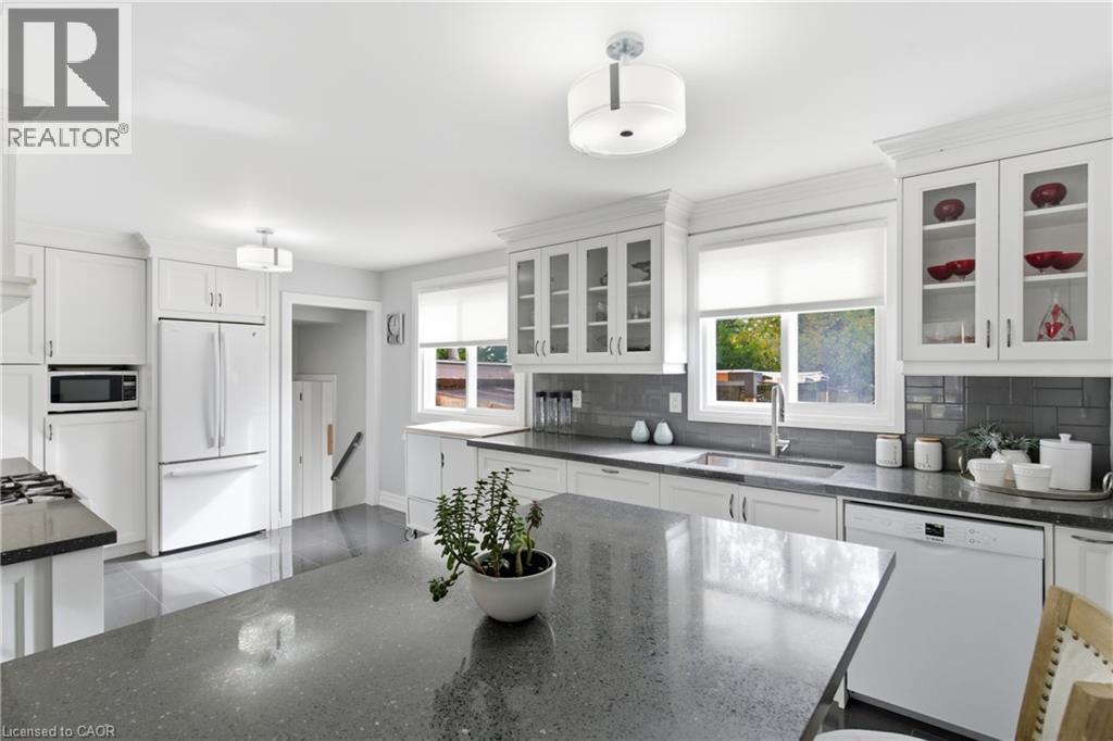 5372 Spruce Avenue, Burlington, ON - Indoor Photo Showing Kitchen
