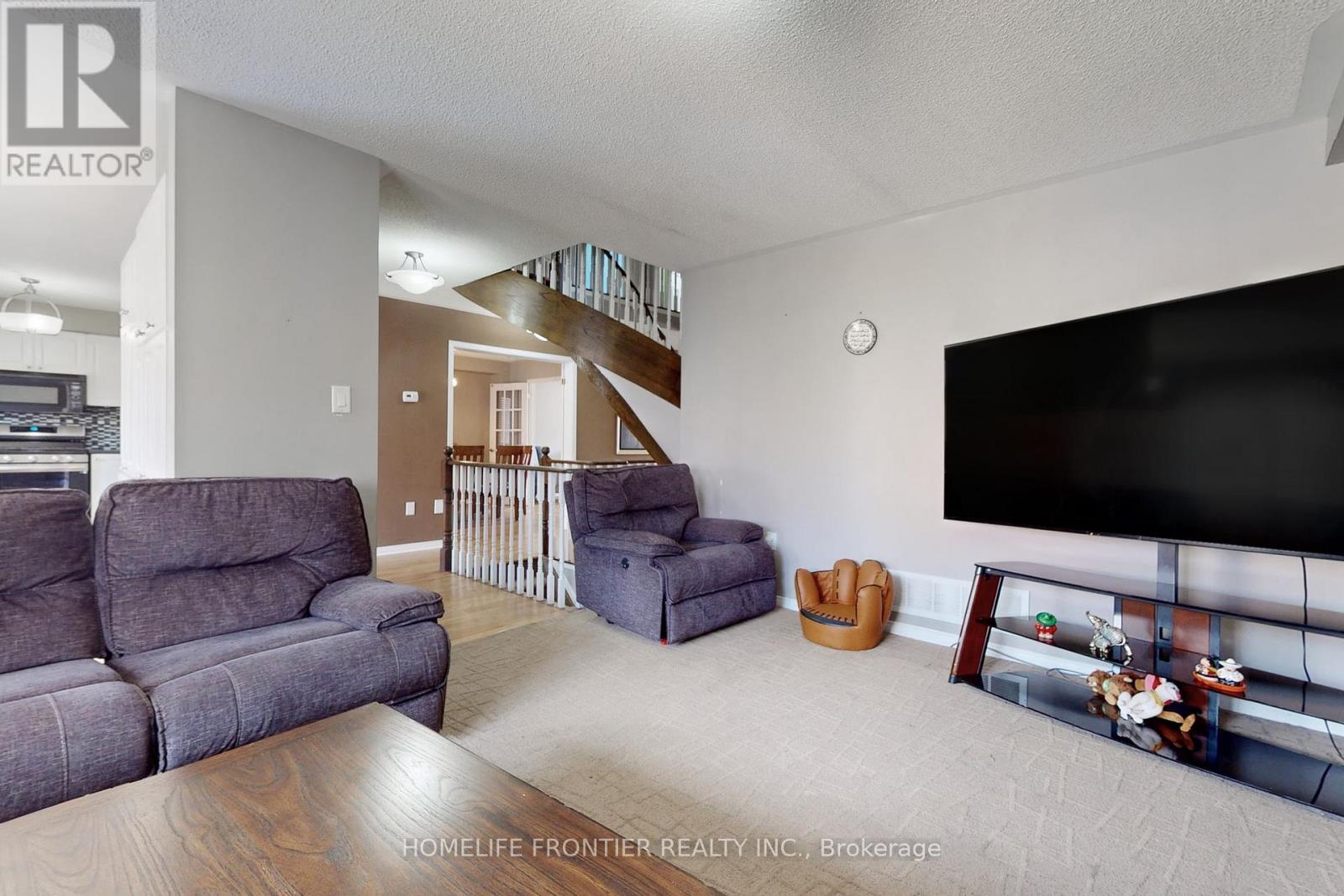 48 Patrick Drive S, Barrie, ON - Indoor Photo Showing Living Room