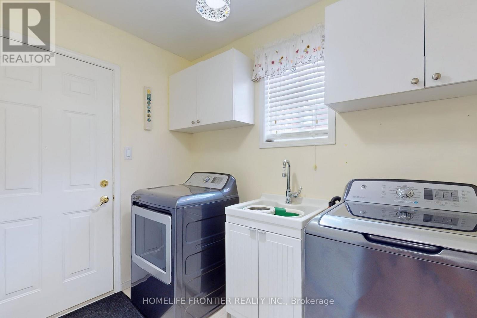 48 Patrick Drive S, Barrie, ON - Indoor Photo Showing Laundry Room