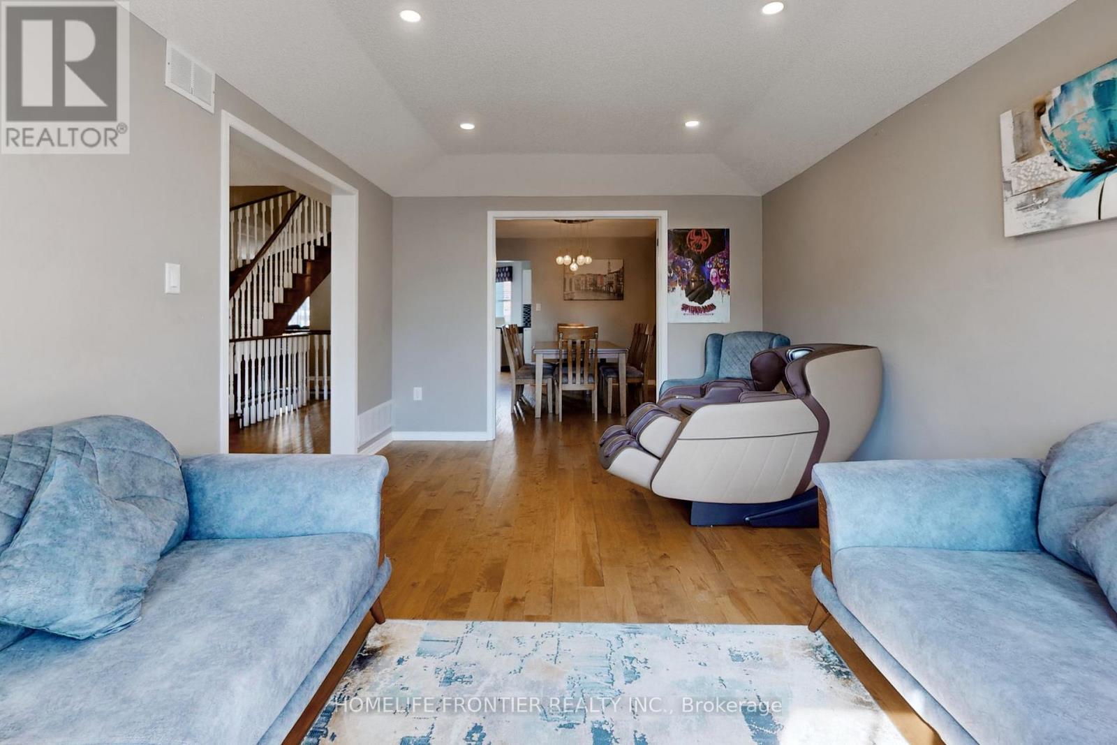 48 Patrick Drive S, Barrie, ON - Indoor Photo Showing Living Room