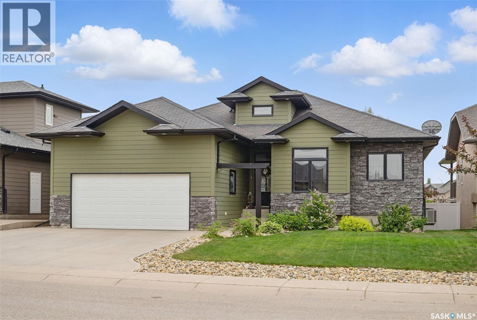 307 Brookside Drive, Warman, SK - Outdoor With Facade