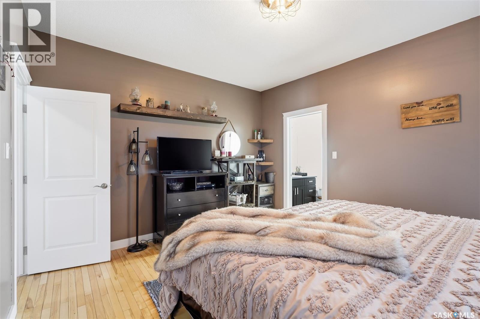 307 Brookside Drive, Warman, SK - Indoor Photo Showing Bedroom
