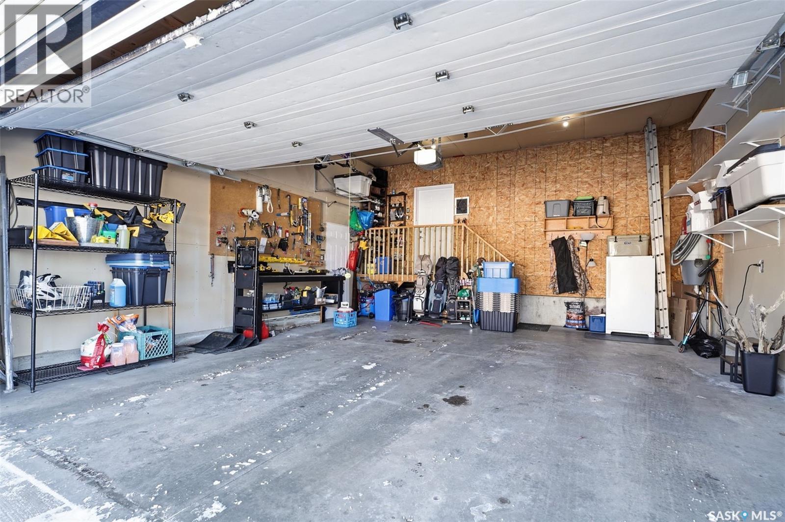 307 Brookside Drive, Warman, SK - Indoor Photo Showing Garage