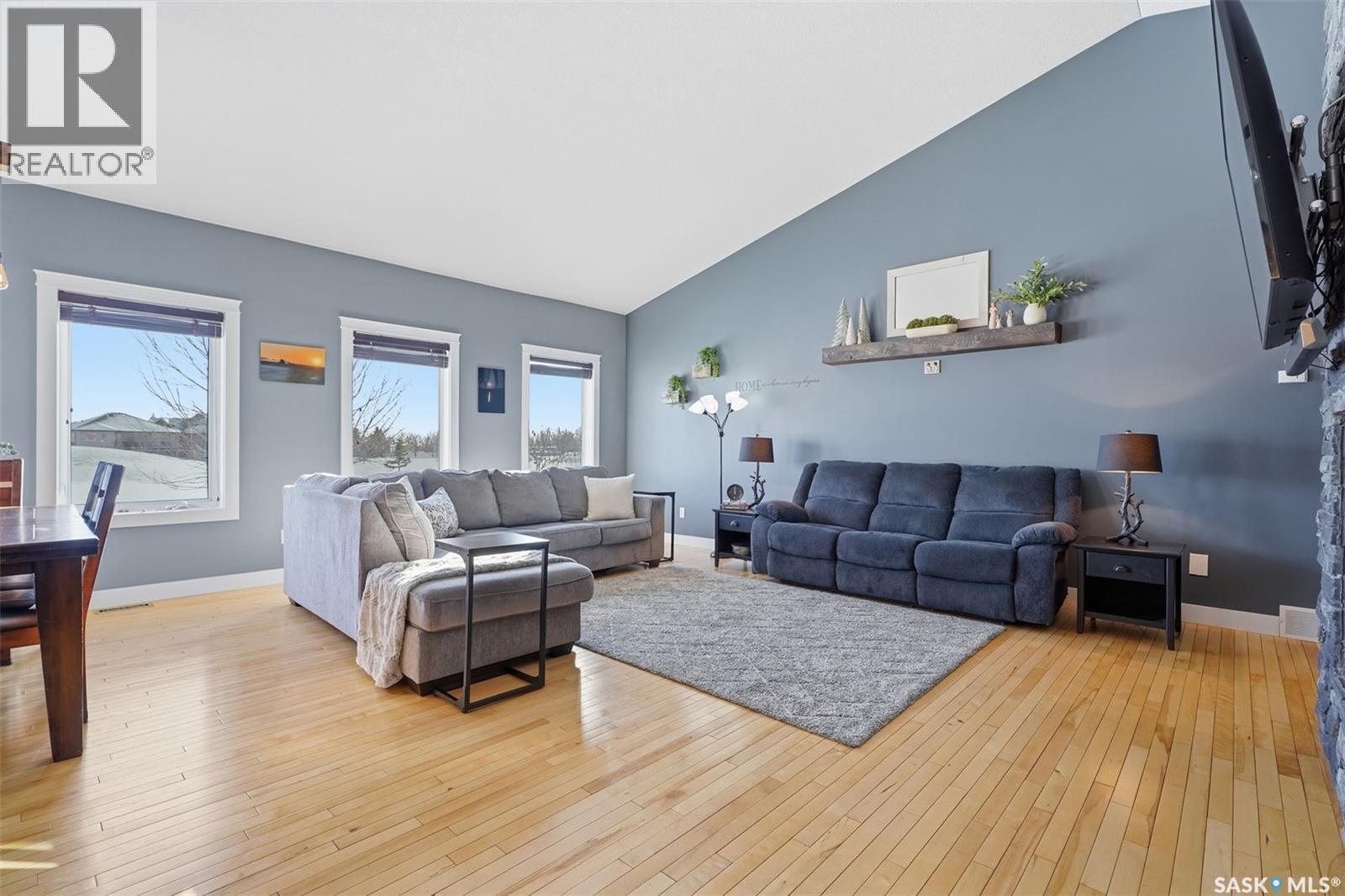 307 Brookside Drive, Warman, SK - Indoor Photo Showing Living Room