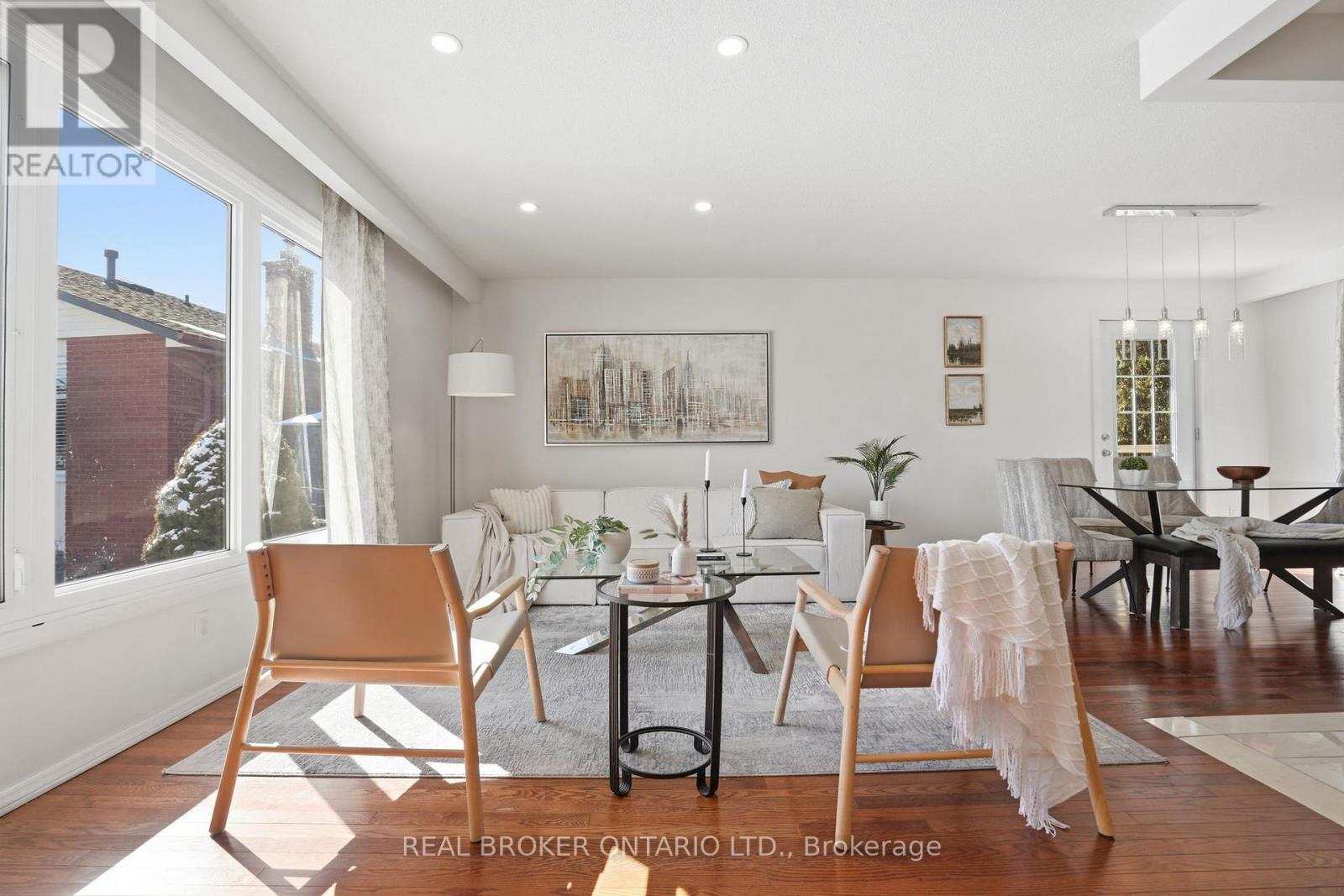 14 Basin Crescent, Hamilton, ON - Indoor Photo Showing Dining Room
