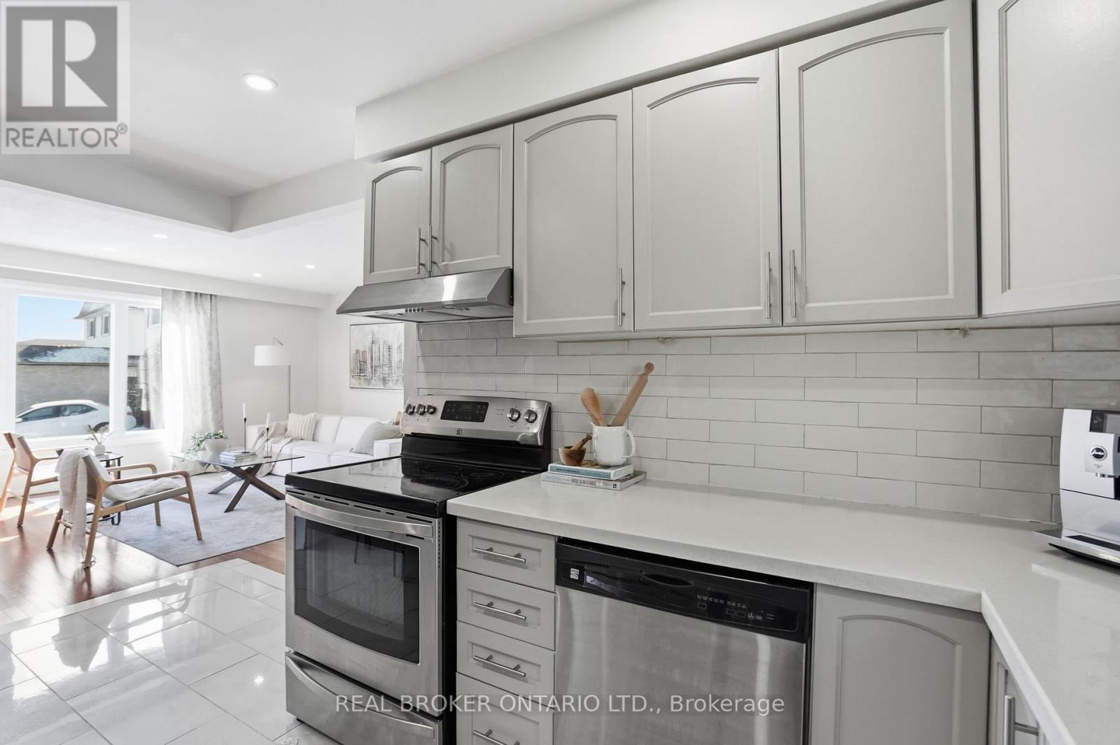 14 Basin Crescent, Hamilton, ON - Indoor Photo Showing Kitchen