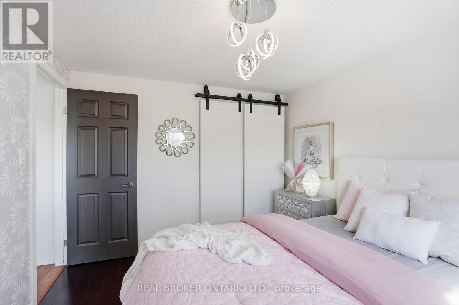 14 Basin Crescent, Hamilton, ON - Indoor Photo Showing Bedroom