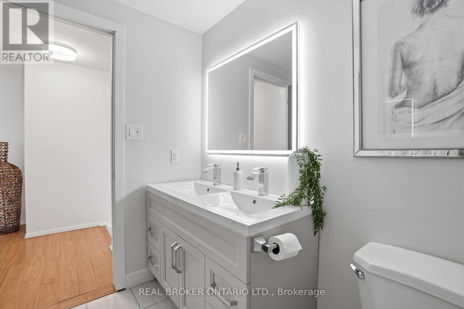 14 Basin Crescent, Hamilton, ON - Indoor Photo Showing Bathroom