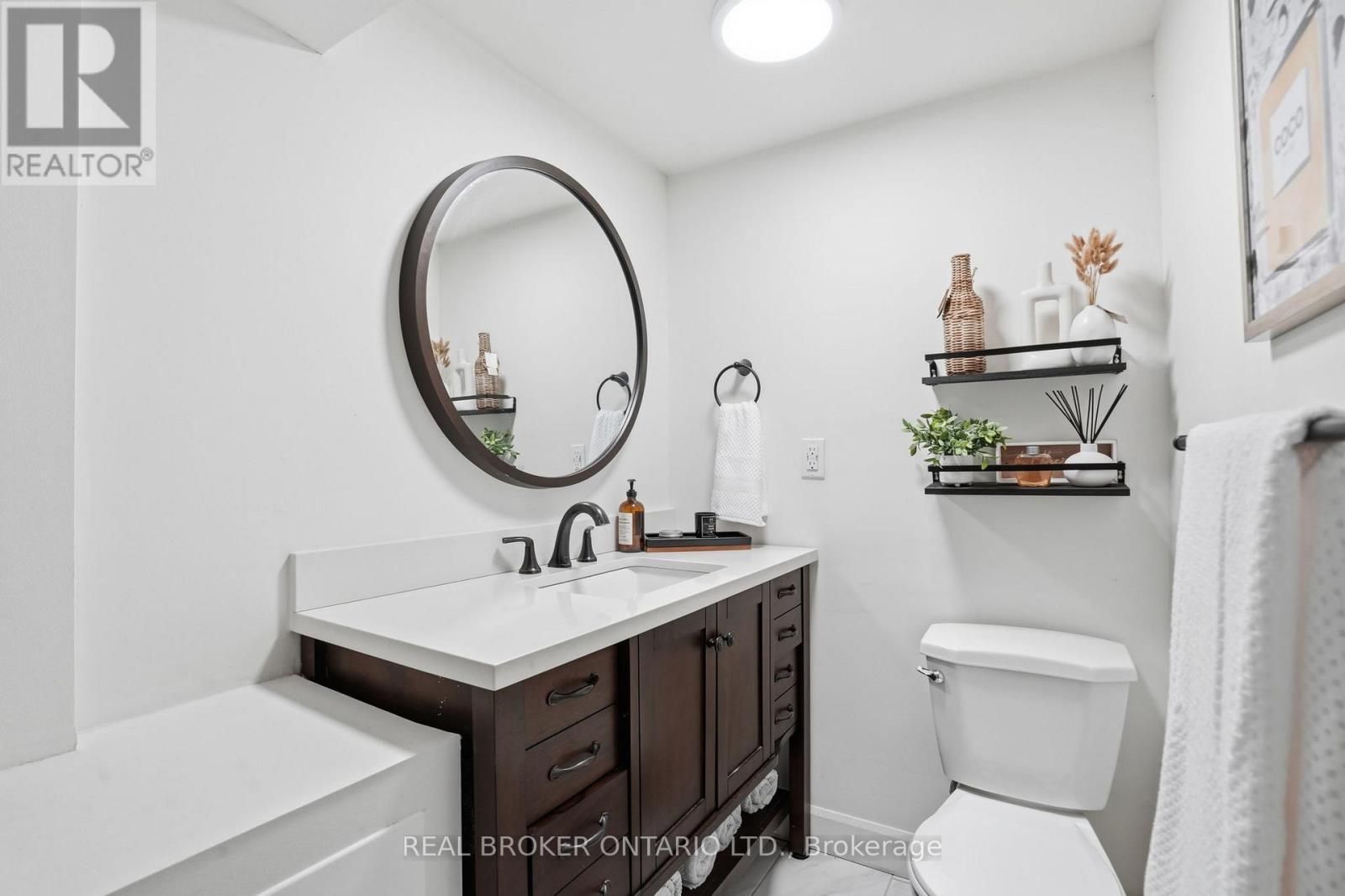 14 Basin Crescent, Hamilton, ON - Indoor Photo Showing Bathroom