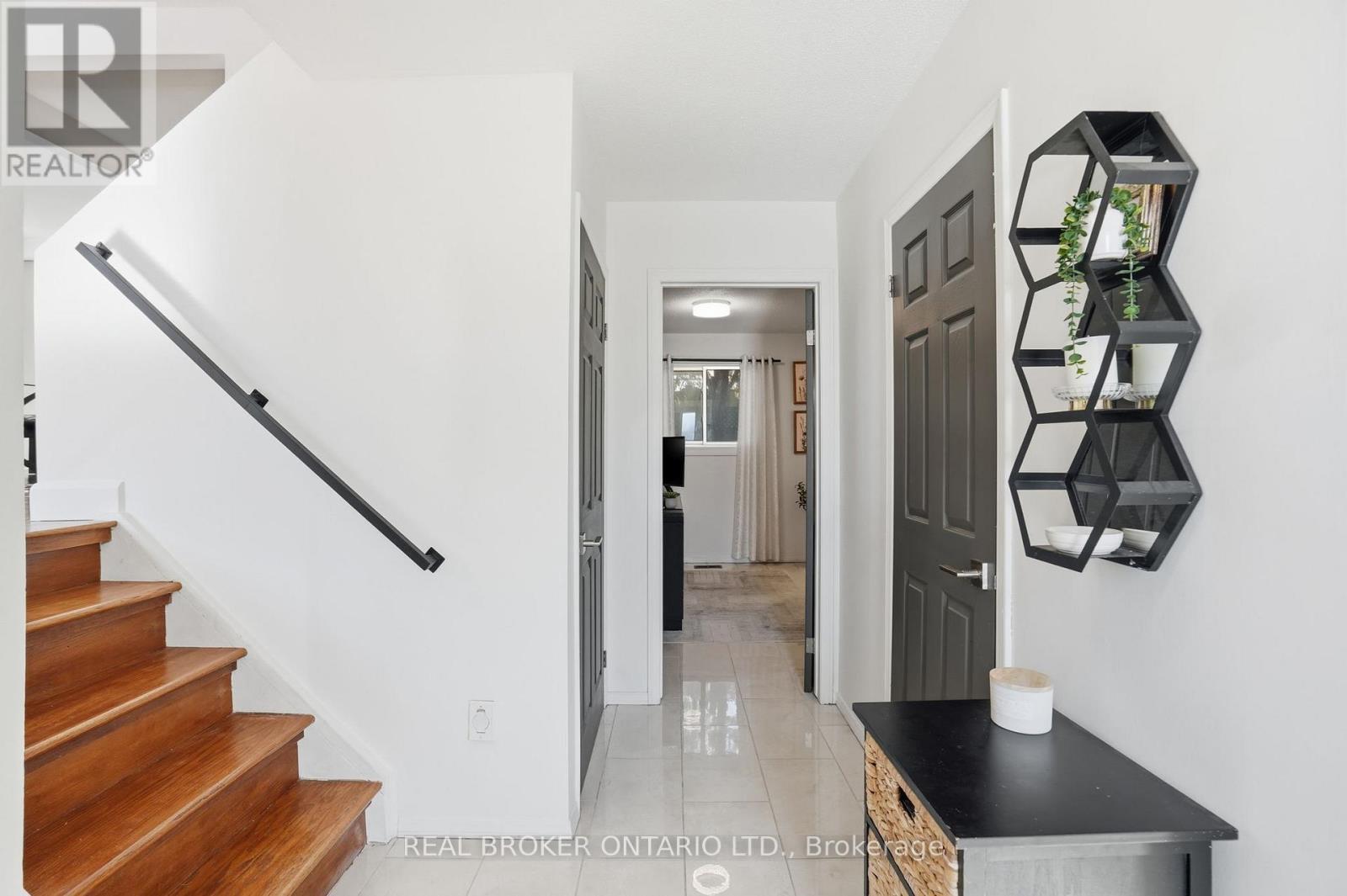 14 Basin Crescent, Hamilton, ON - Indoor Photo Showing Other Room