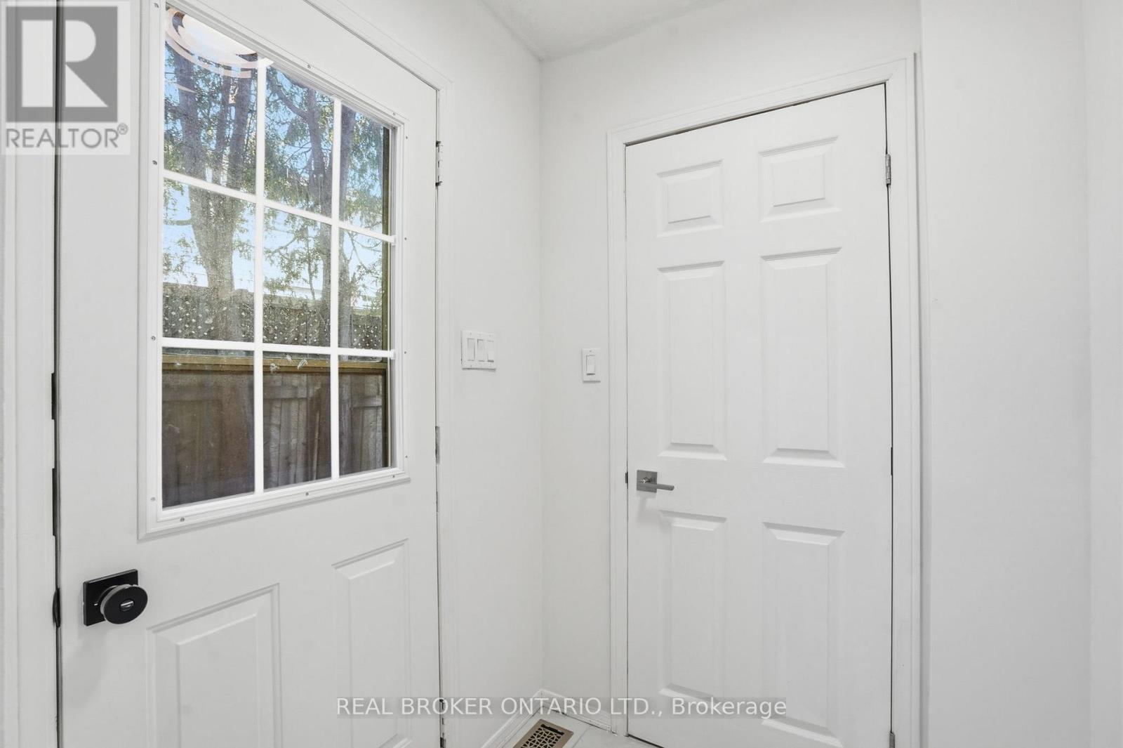 14 Basin Crescent, Hamilton, ON - Indoor Photo Showing Other Room