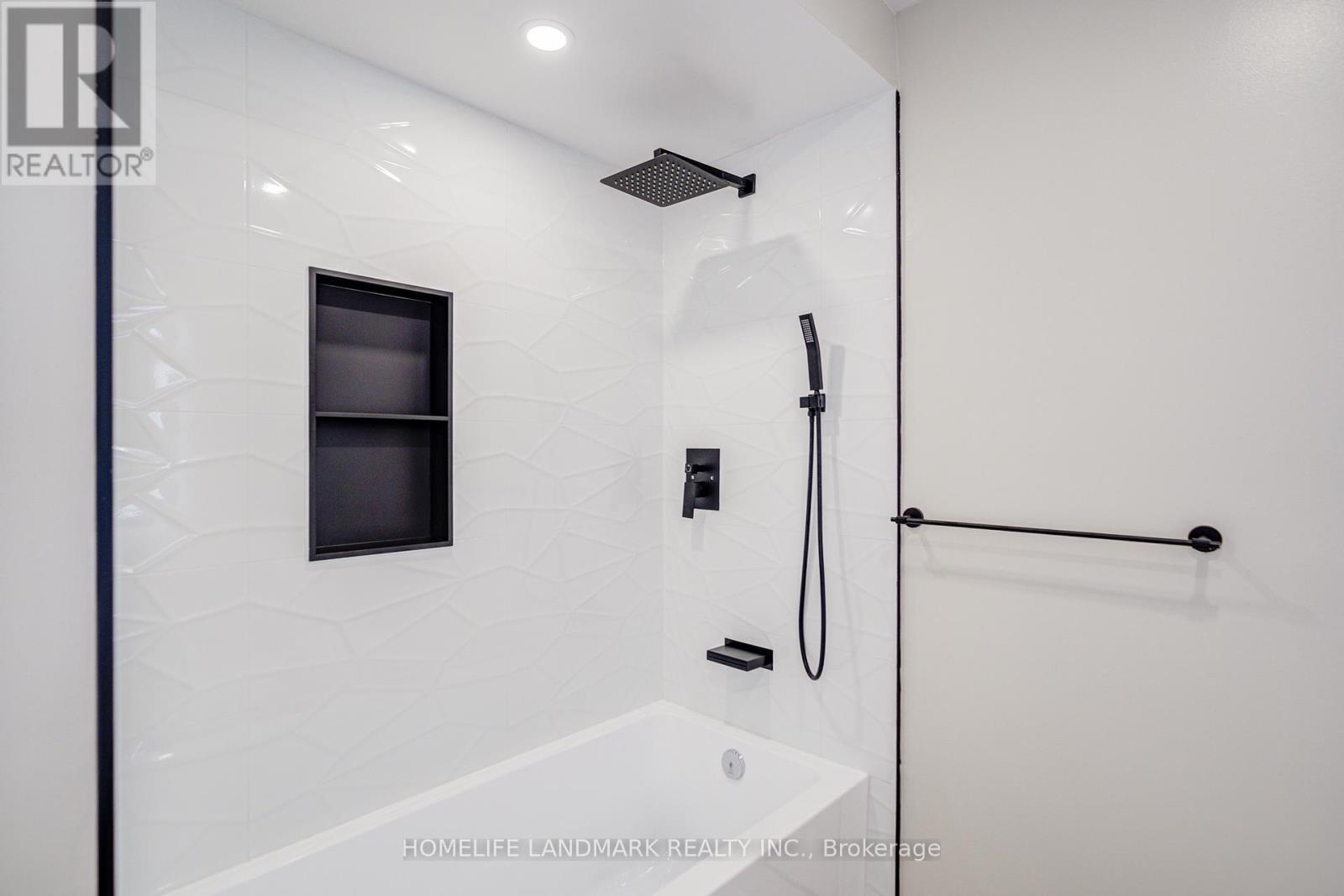 319 Hillside Drive, Mississauga, ON - Indoor Photo Showing Bathroom
