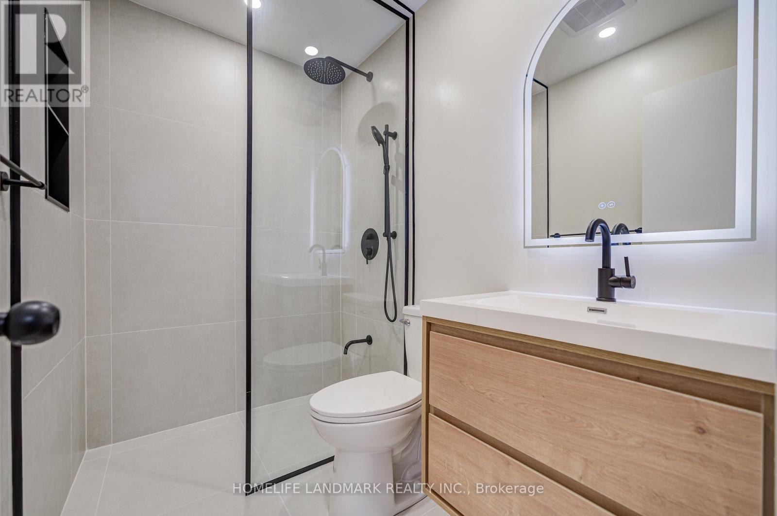 319 Hillside Drive, Mississauga, ON - Indoor Photo Showing Bathroom