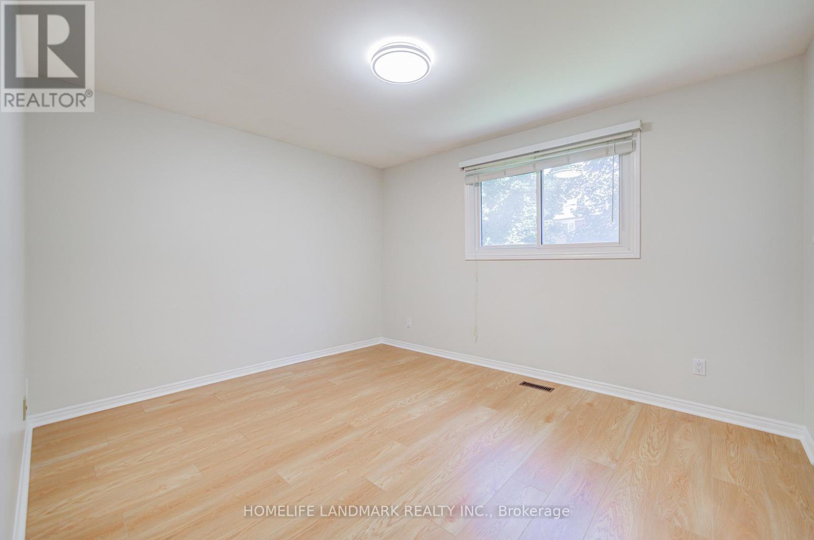 319 Hillside Drive, Mississauga, ON - Indoor Photo Showing Other Room